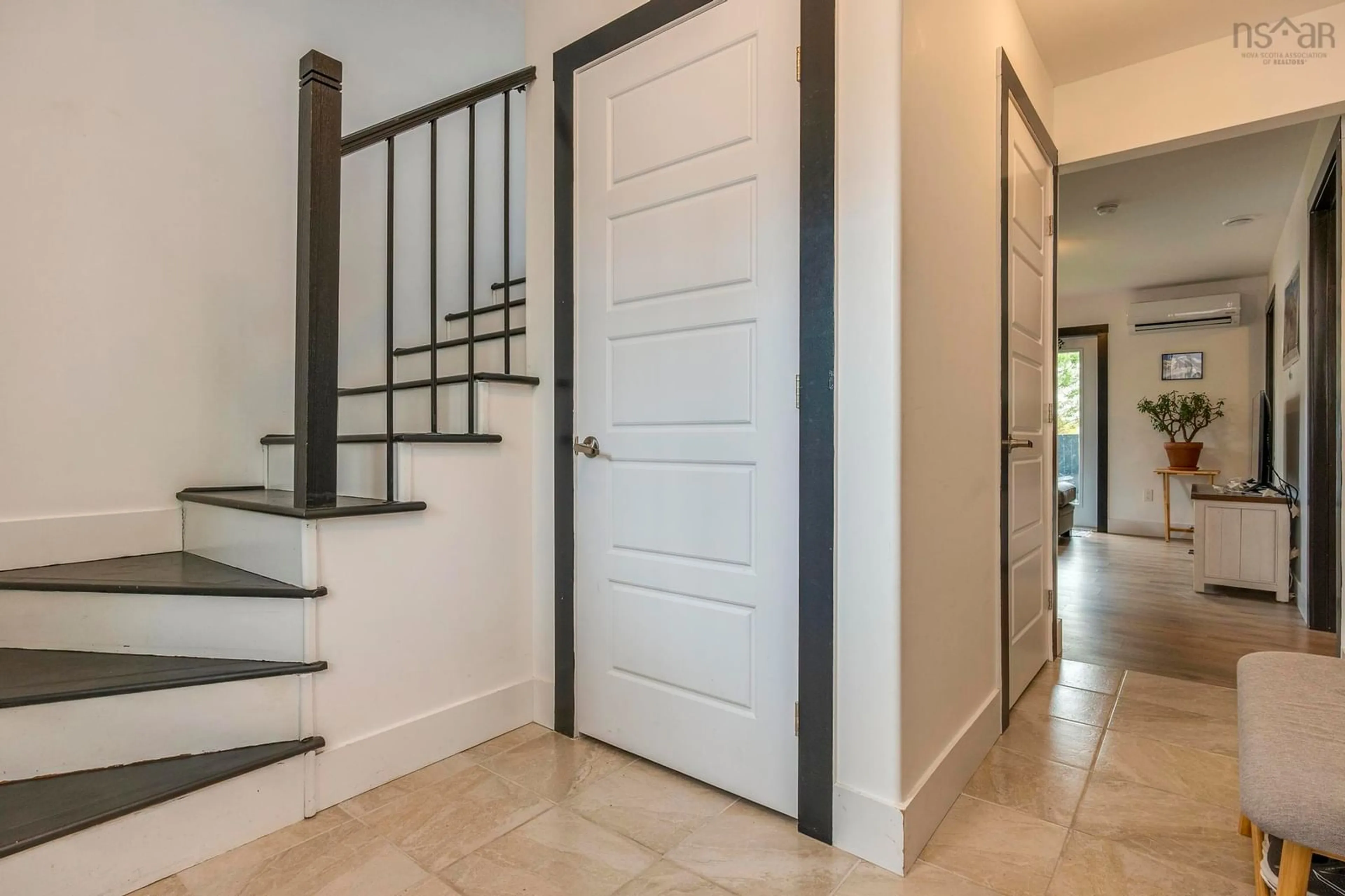 Indoor entryway for 5874 Cabot St, Halifax Nova Scotia B3K 2K1