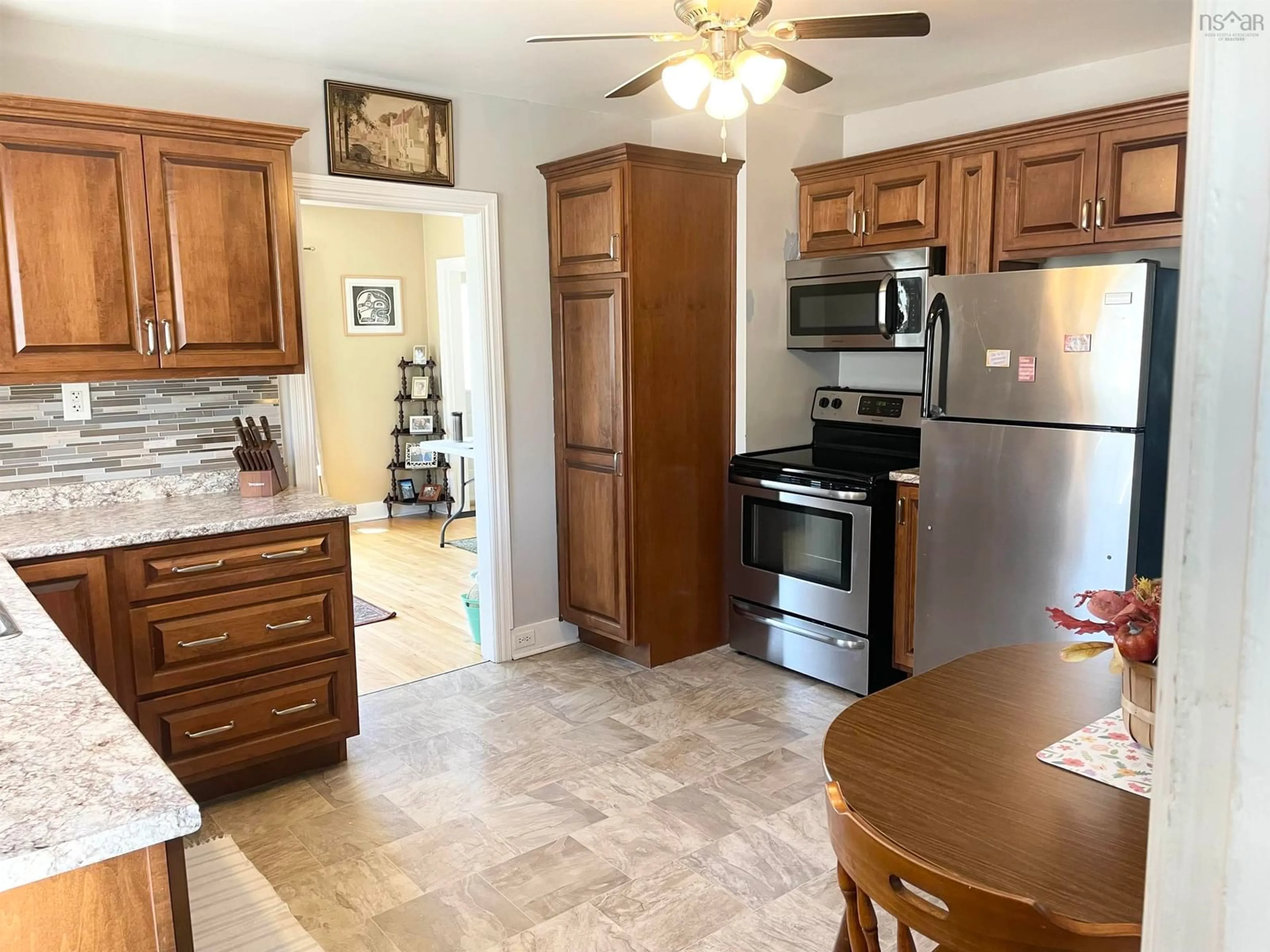 Standard kitchen, ceramic/tile floor for 118 Alexander St, Glace Bay Nova Scotia B1A 4A7