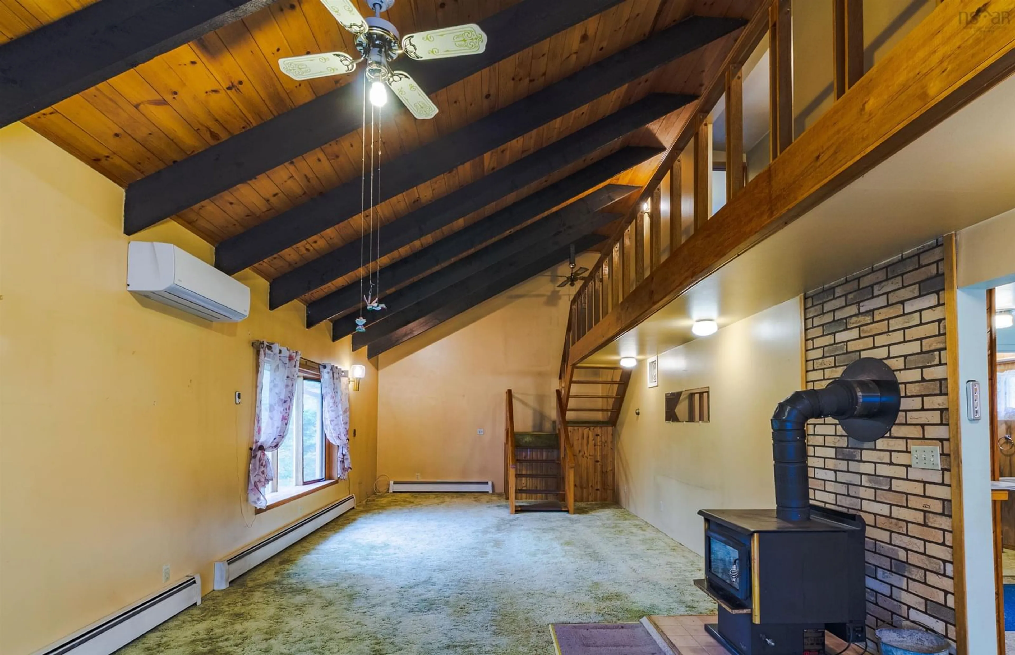 Indoor foyer for 830 Woodlawn Dr, Shelburne Nova Scotia B0T 1W0