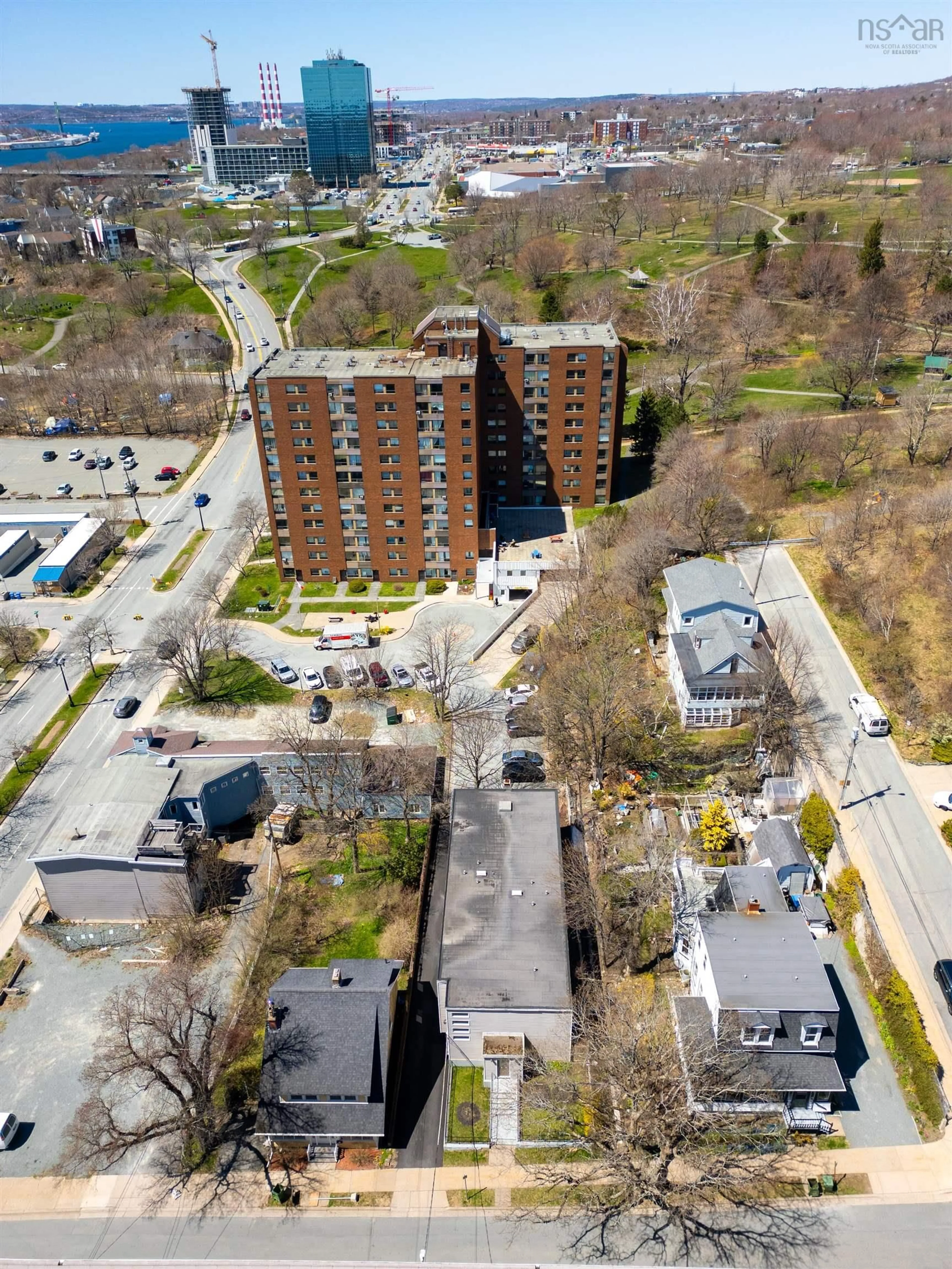 A pic from outside/outdoor area/front of a property/back of a property/a pic from drone, city buildings view from balcony for 13 North St, Dartmouth Nova Scotia B2Y 1B3