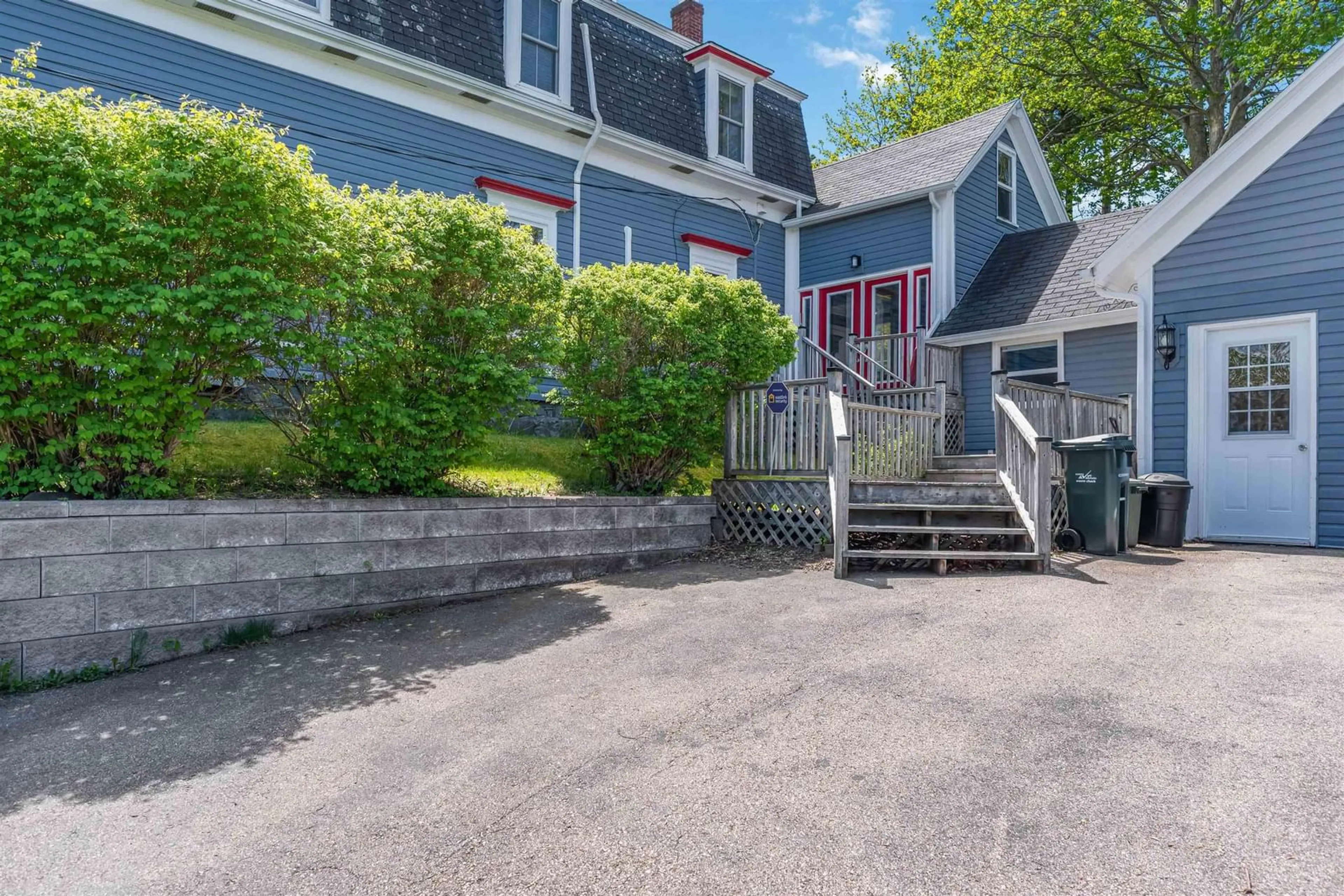 A pic from outside/outdoor area/front of a property/back of a property/a pic from drone, street for 189 King St, Digby Nova Scotia B0V 1A0