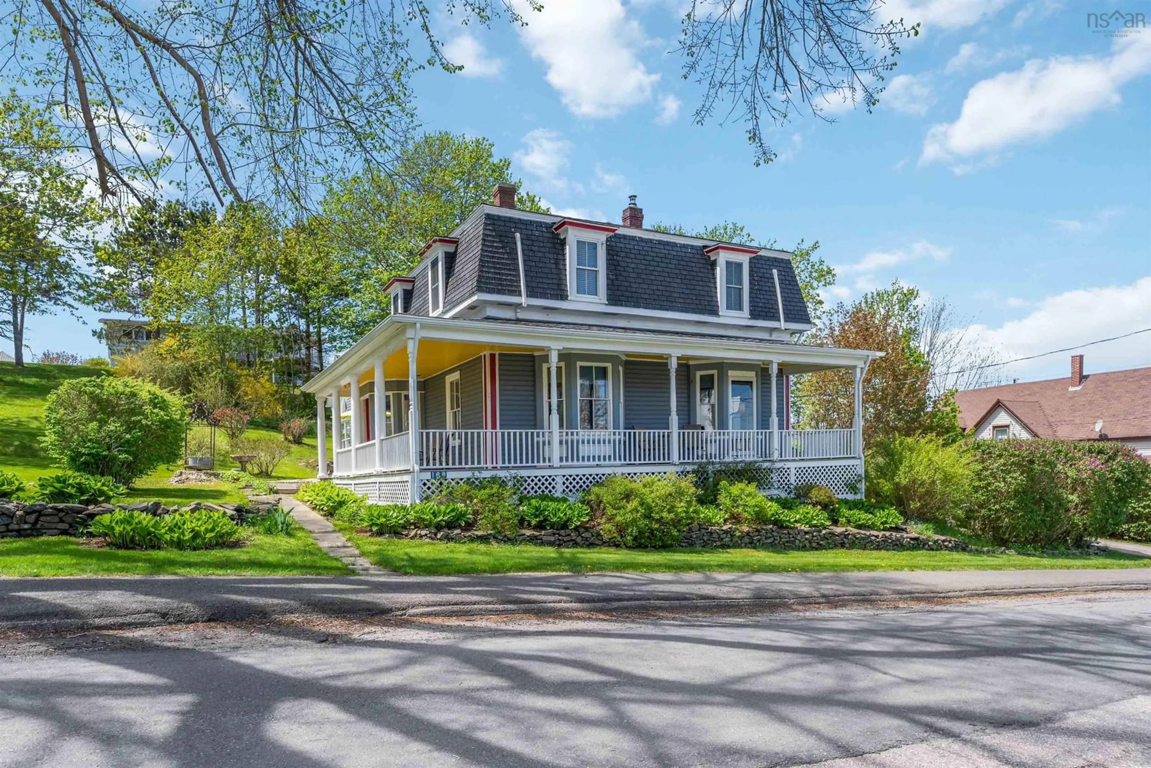 Home with vinyl exterior material, street for 189 King St, Digby Nova Scotia B0V 1A0