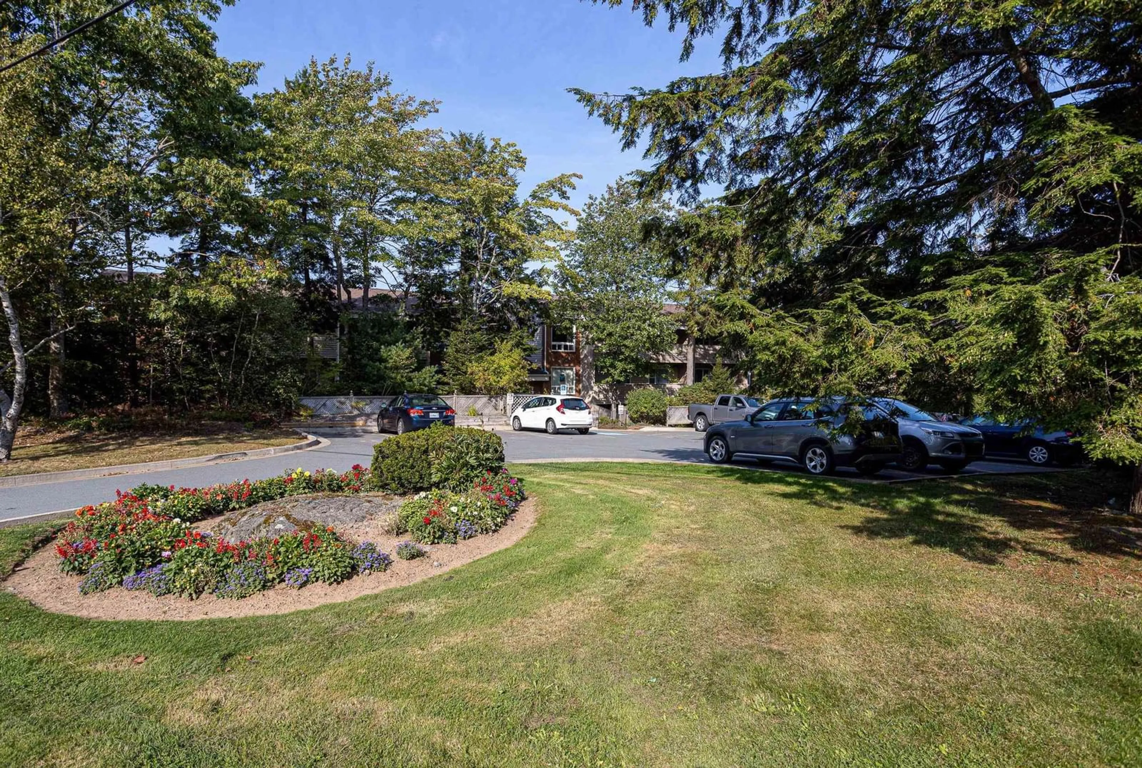 A pic from outside/outdoor area/front of a property/back of a property/a pic from drone, unknown for 41 Moirs Mills Rd #304, Bedford Nova Scotia B4A 3C4