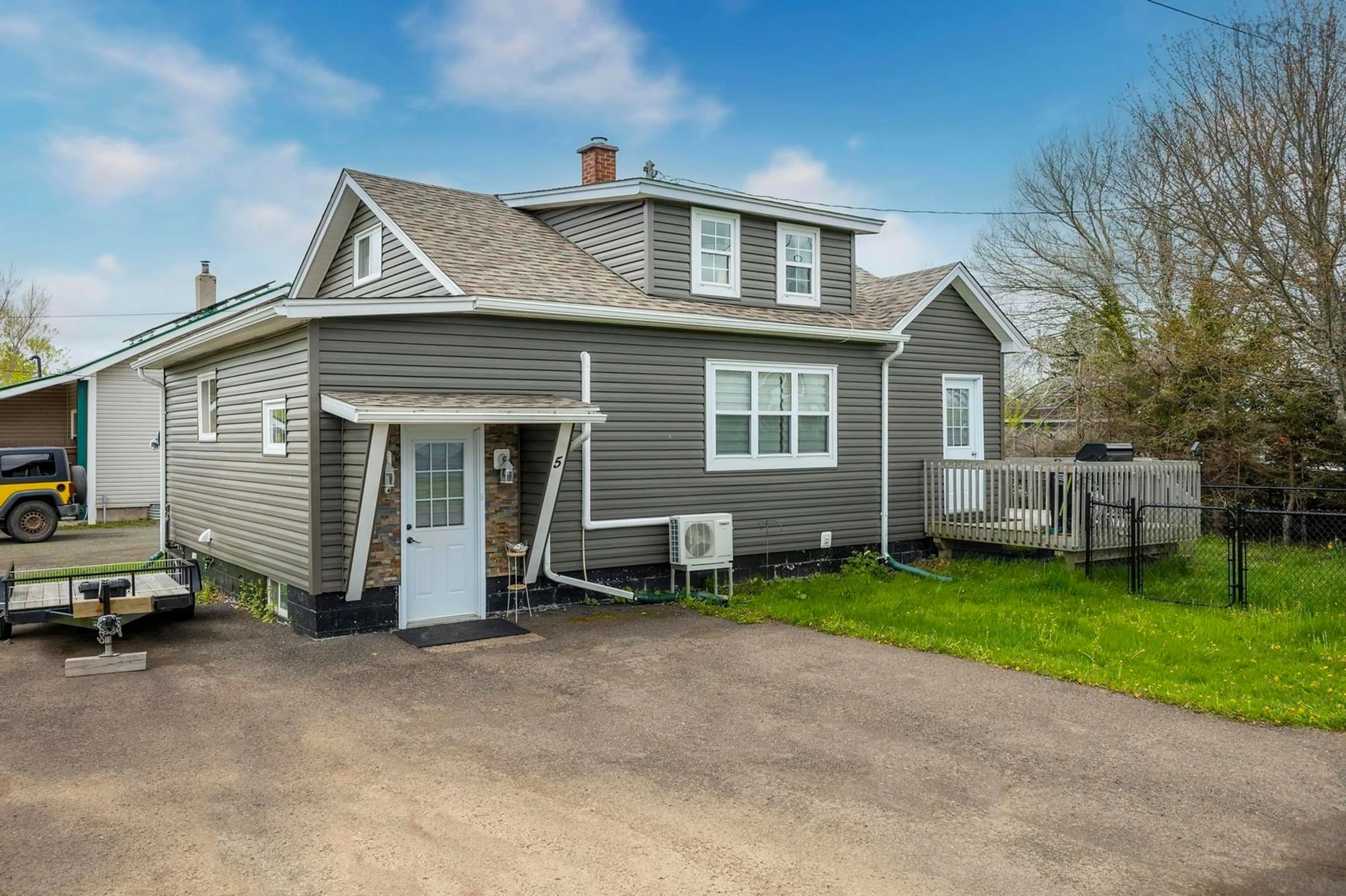 Home with vinyl exterior material, street for 5 Fraser Lane, Springhill Nova Scotia B0M 1X0