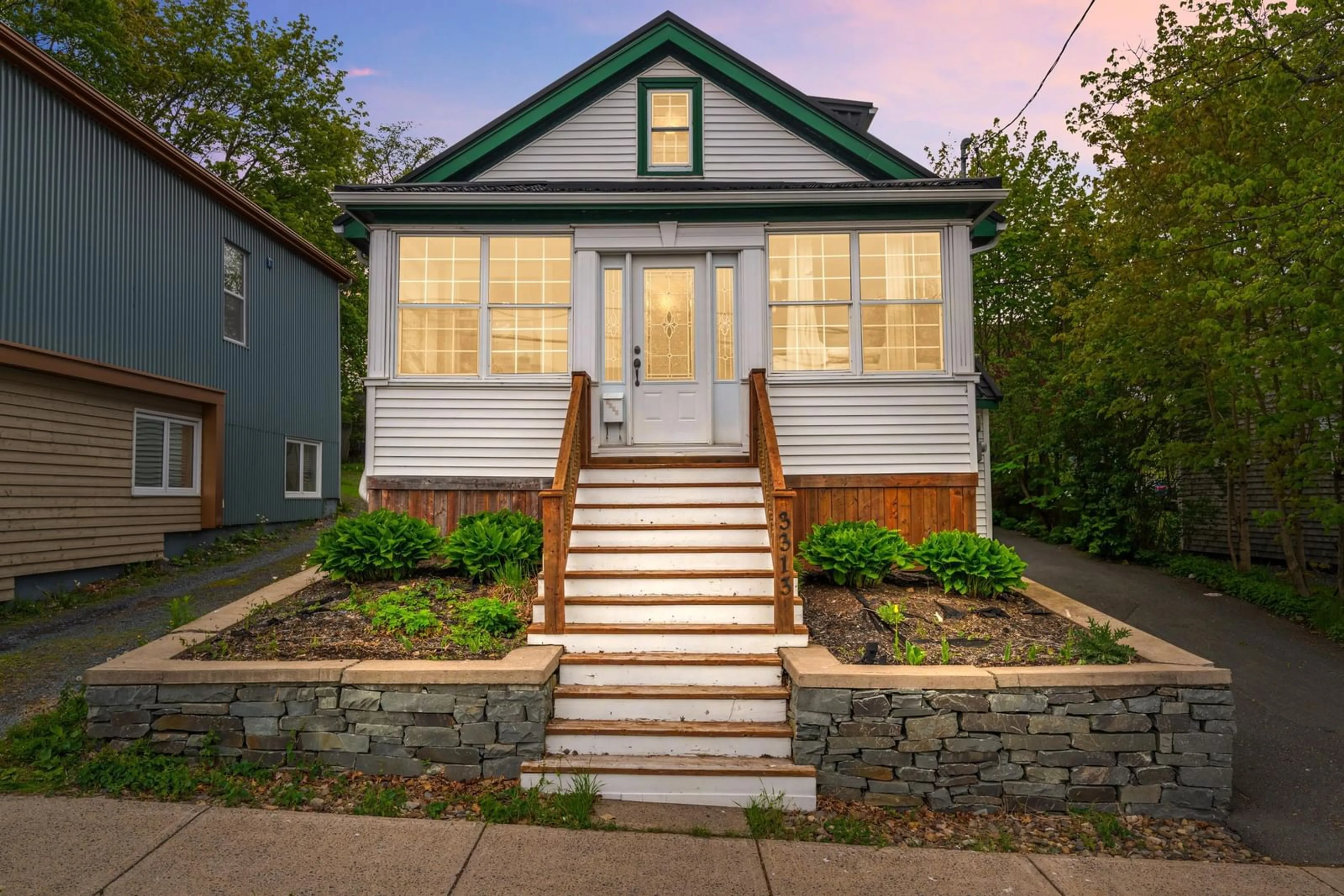 Home with vinyl exterior material, street for 3313 Robie St, North End Nova Scotia B3K 4R8