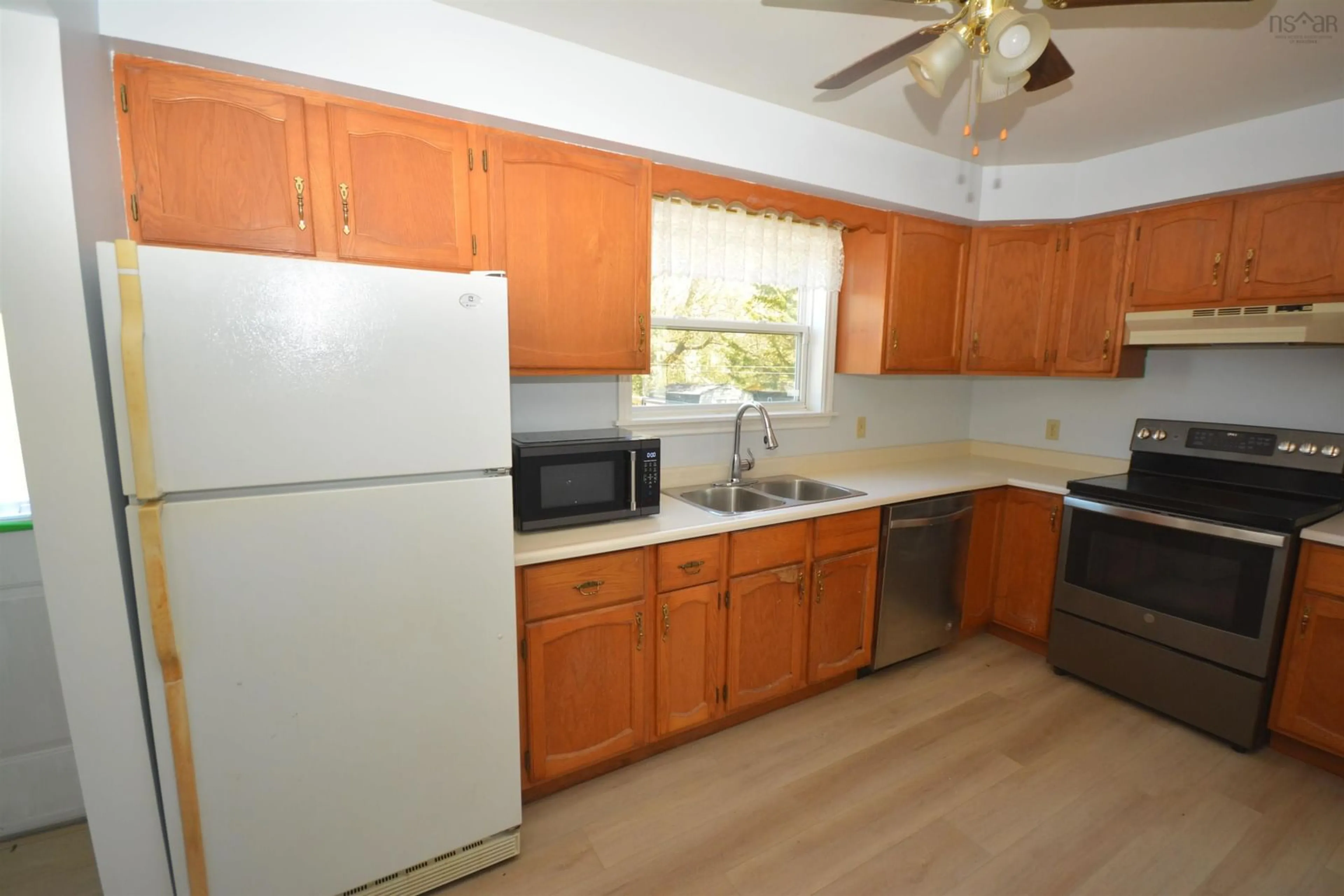 Standard kitchen, unknown for 78 Hartlen Ave, Halifax Nova Scotia B3R 1R6