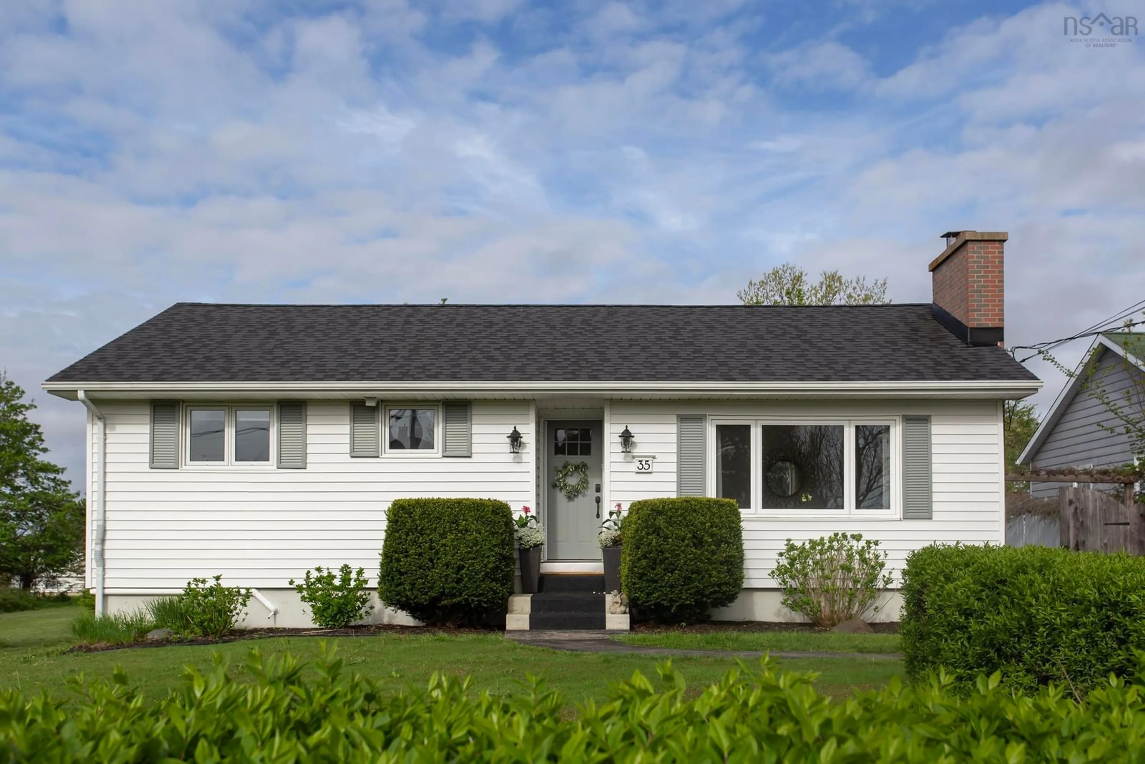 Home with vinyl exterior material, street for 35 Montague Row, Digby Nova Scotia B0V 1A0