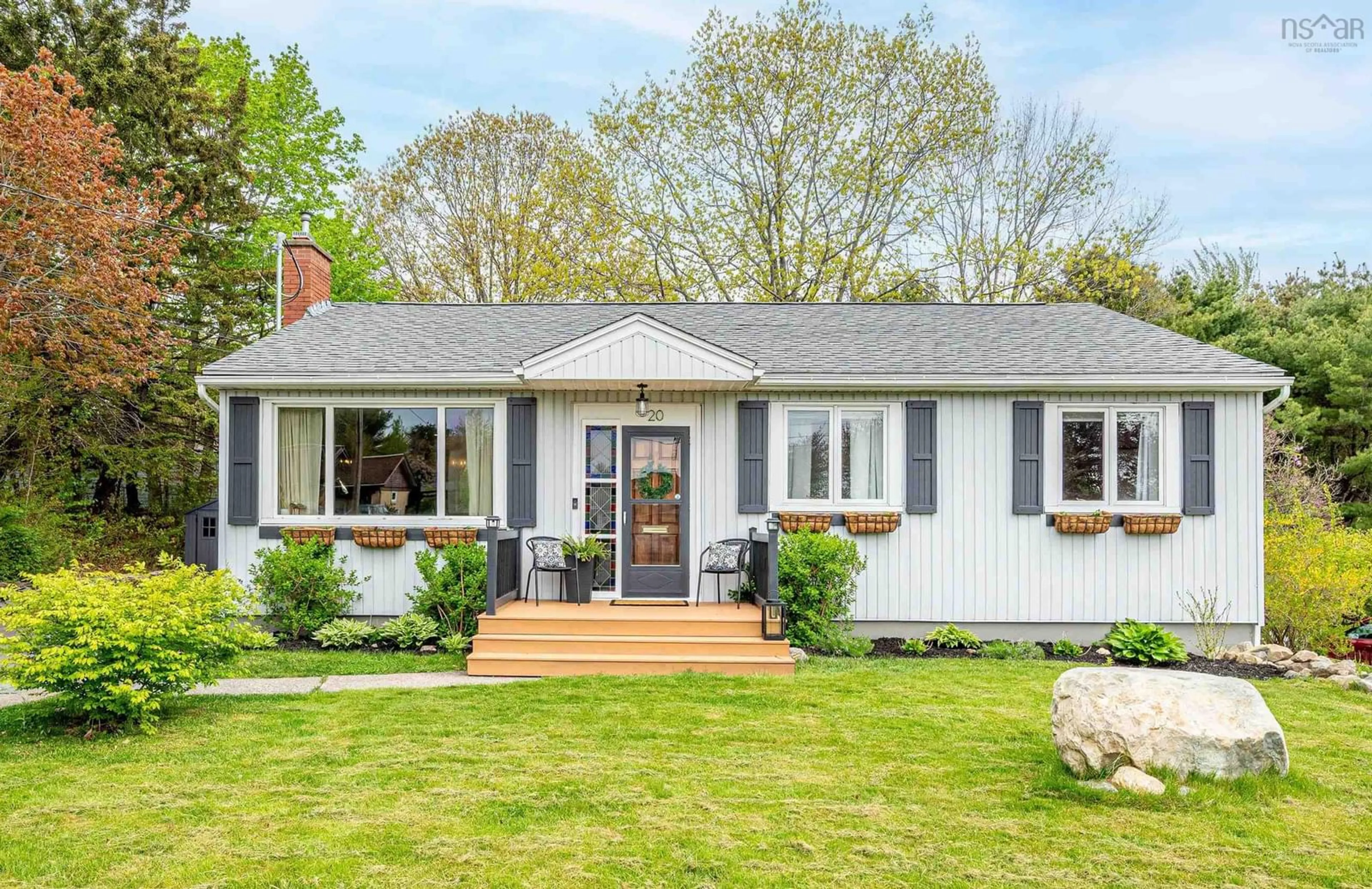 Home with vinyl exterior material, street for 20 Day Ave, Dartmouth Nova Scotia B2W 2V6