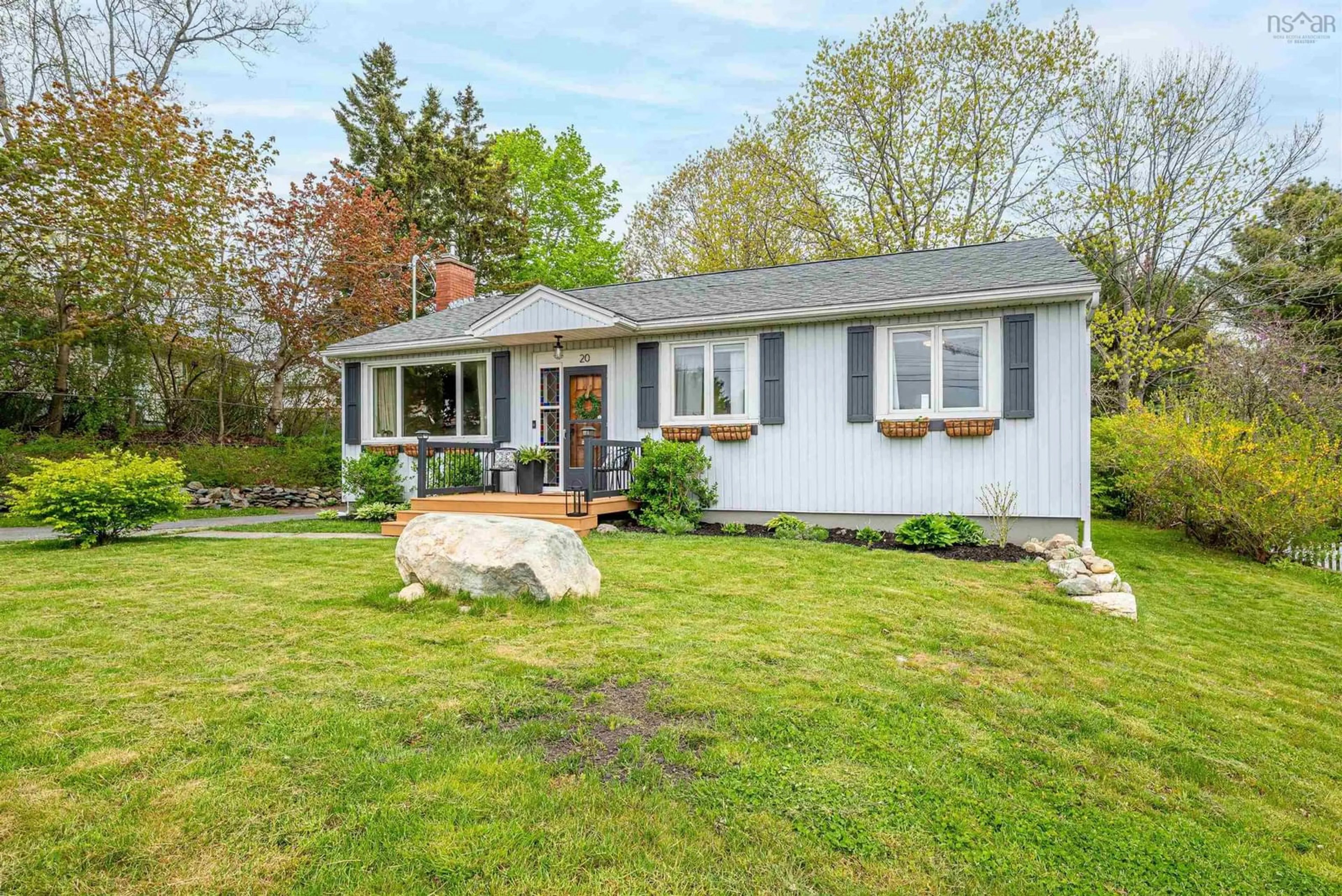 Home with vinyl exterior material, street for 20 Day Ave, Dartmouth Nova Scotia B2W 2V6