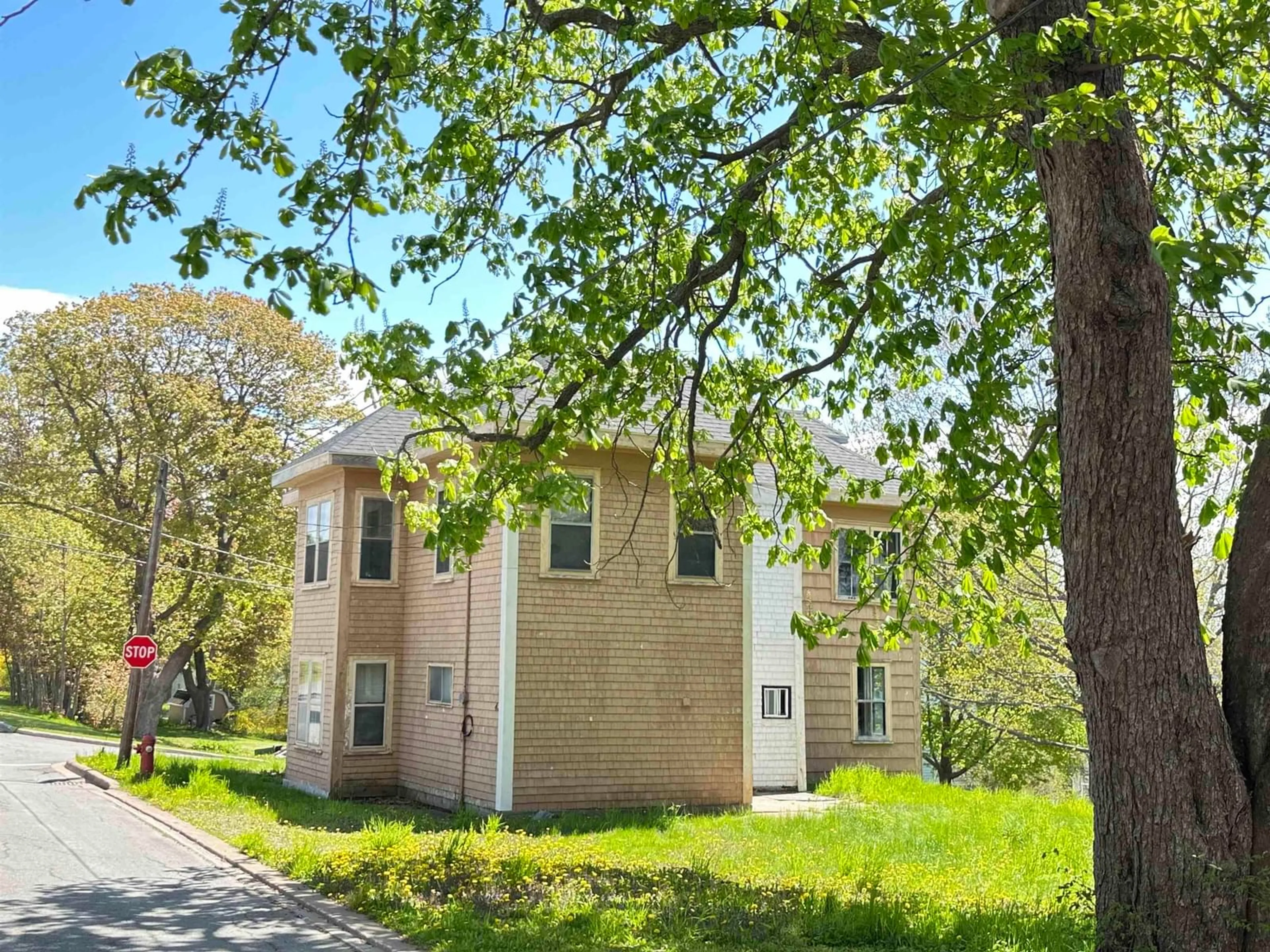 Unknown for 43 High St, Pictou Nova Scotia B0K 1H0