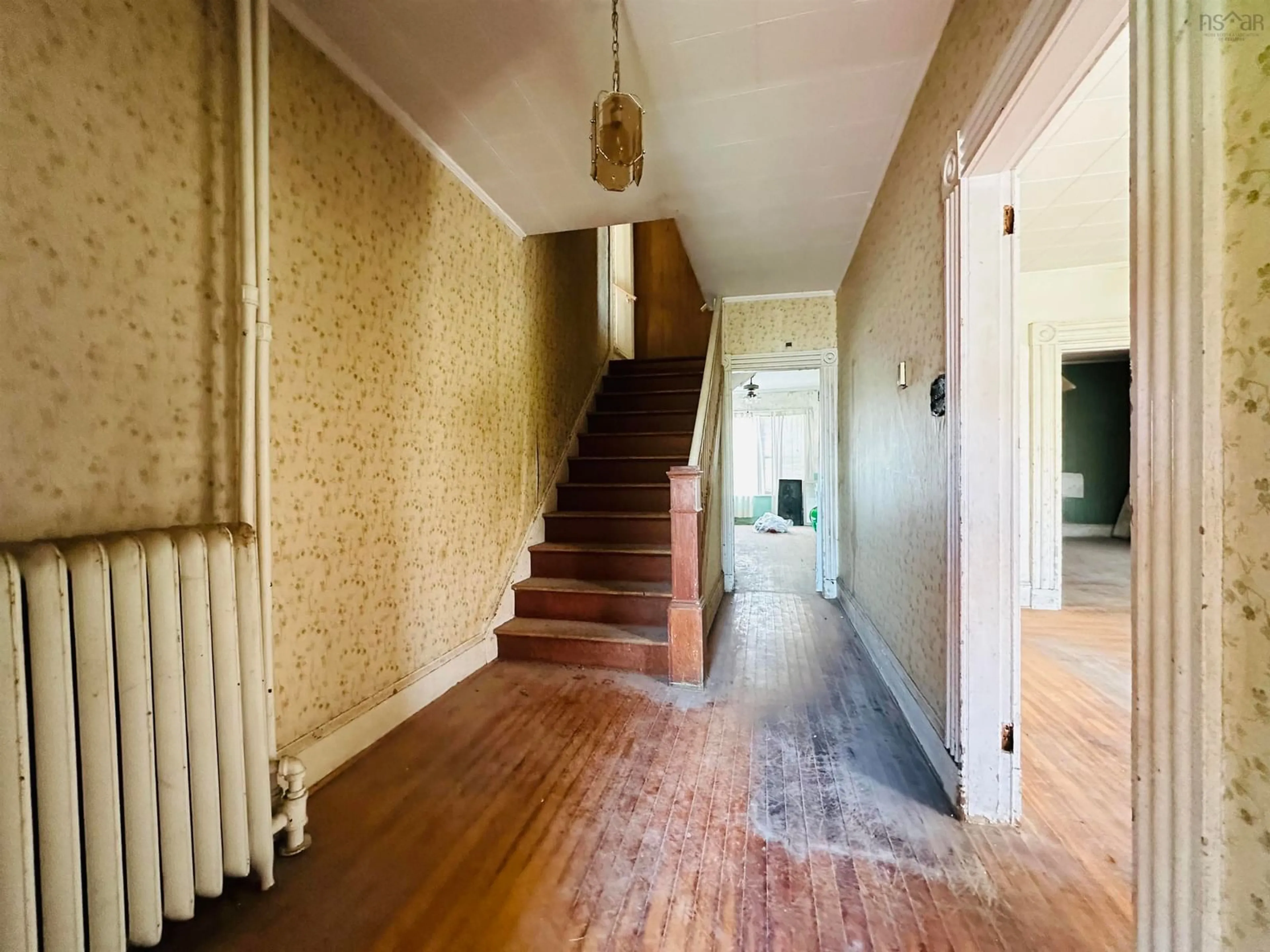 Indoor foyer for 43 High St, Pictou Nova Scotia B0K 1H0