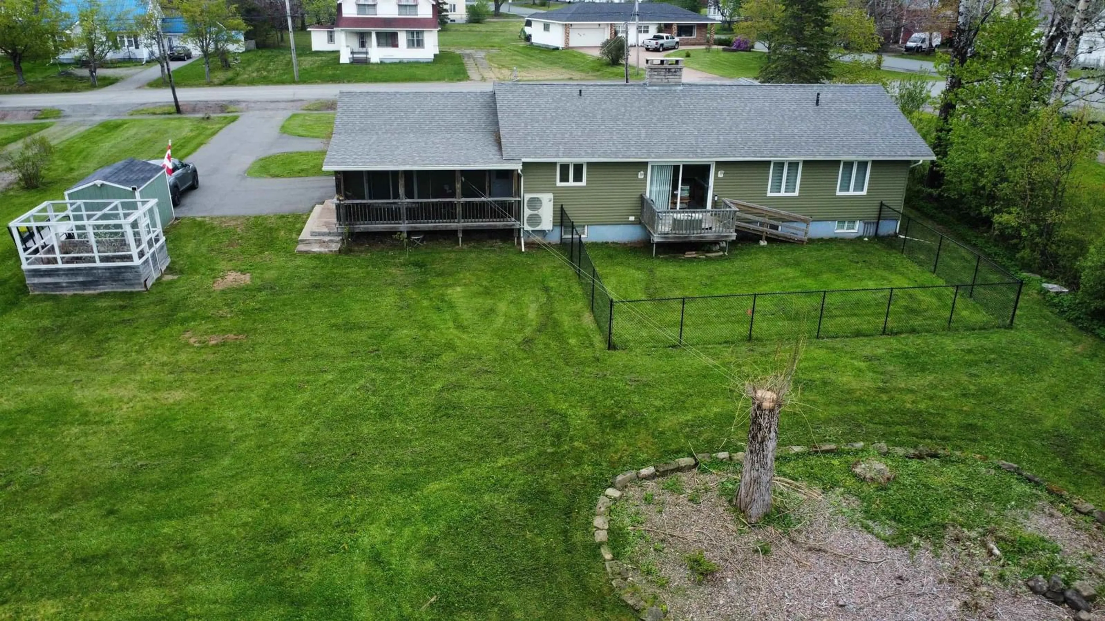 A pic from outside/outdoor area/front of a property/back of a property/a pic from drone, unknown for 21 Mcdougal St, Springhill Nova Scotia B0M 1X0
