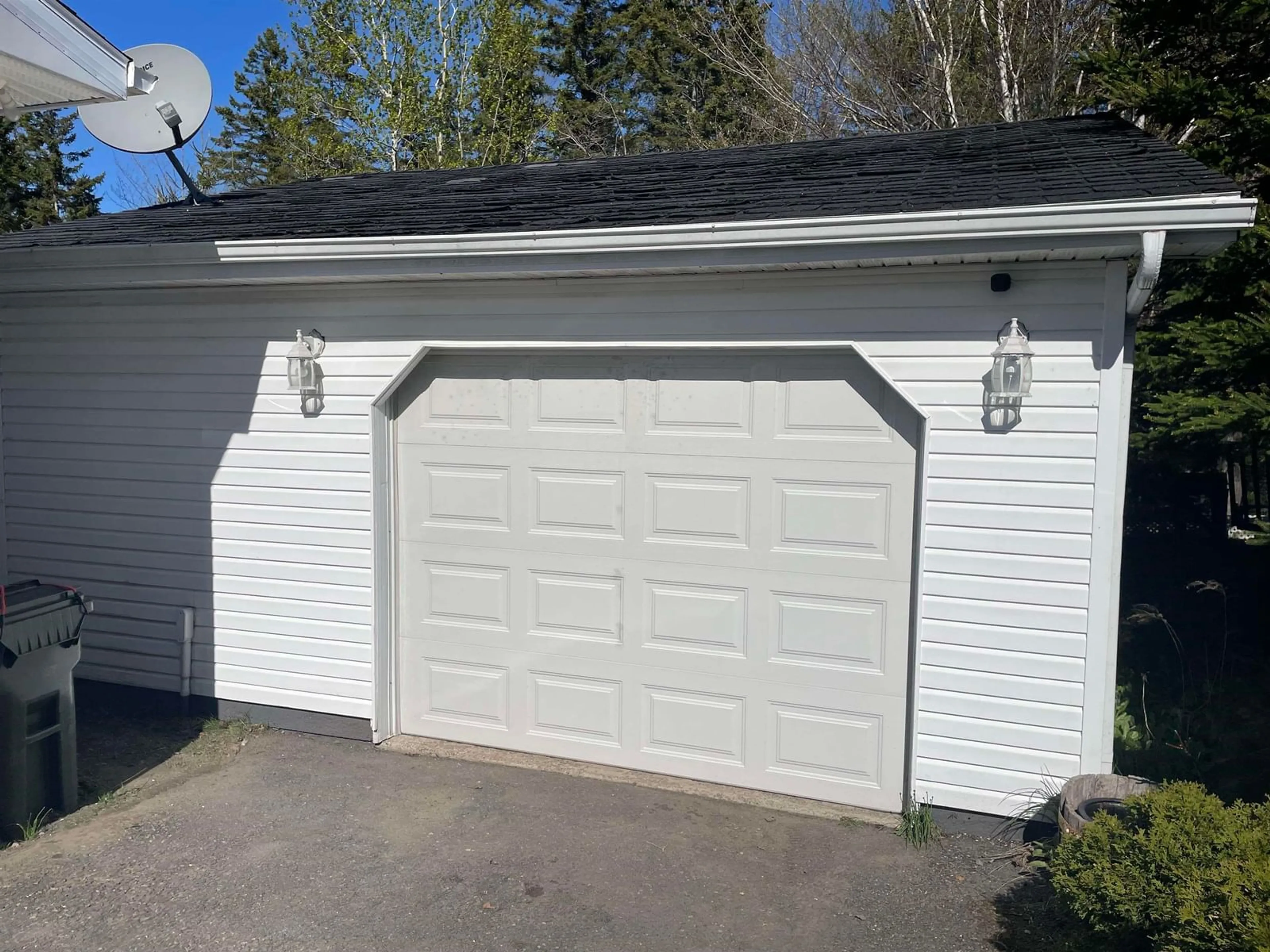 Indoor garage for 559 Cottage Rd, Sydney Nova Scotia B1P 6S5