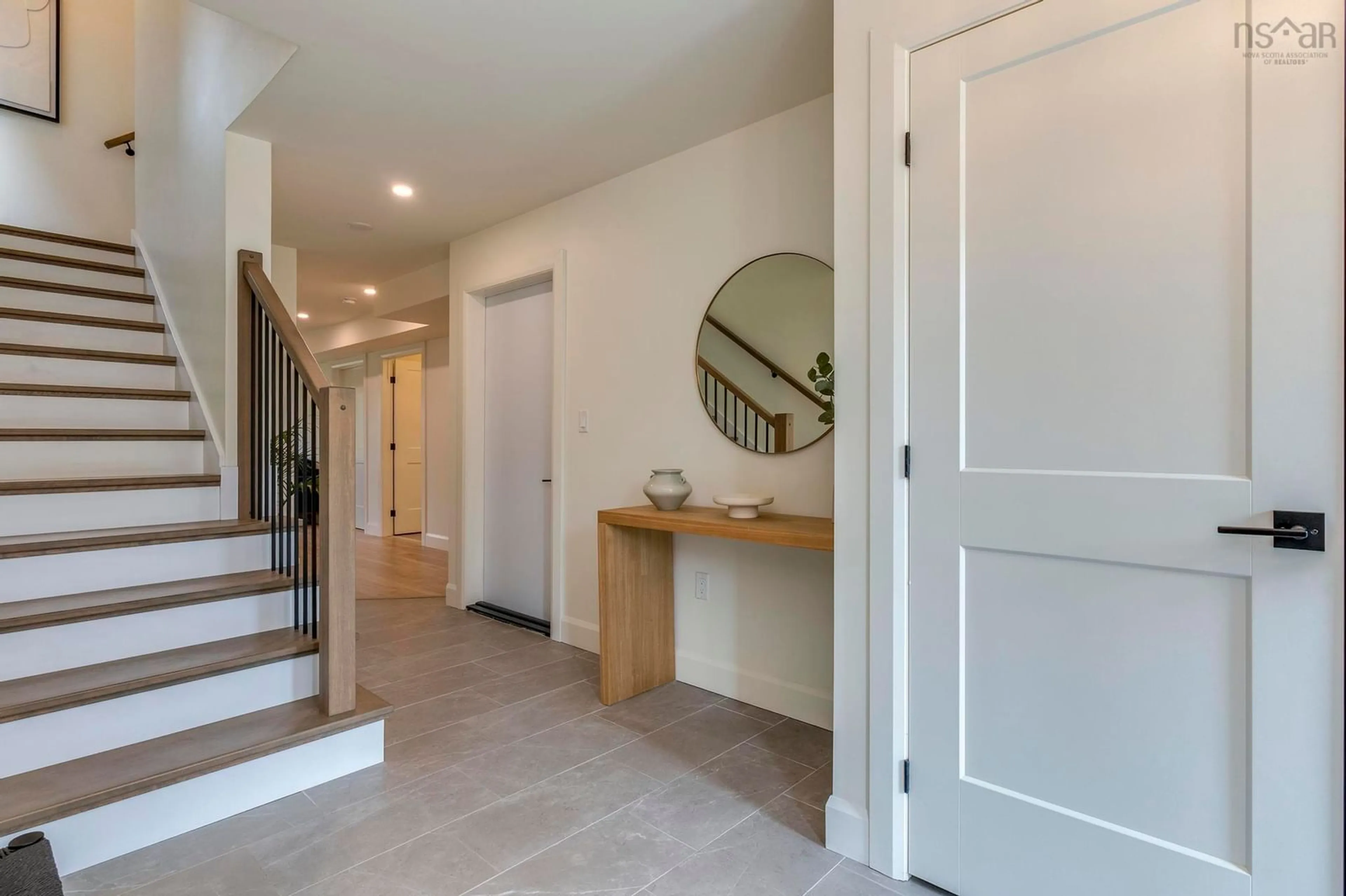 Indoor entryway for 196 Fleetview Dr, Halifax Nova Scotia B3M 0L8