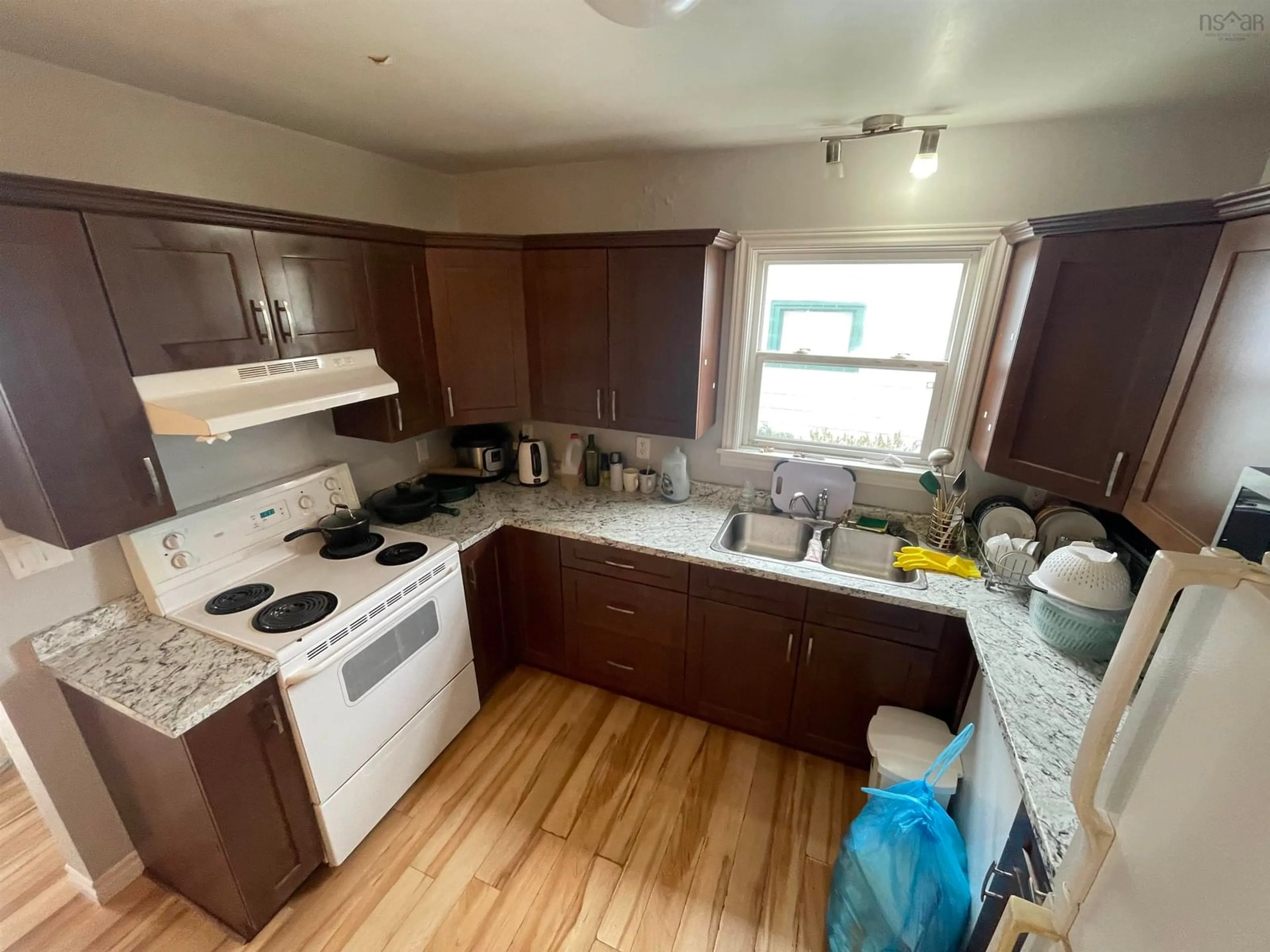 Standard kitchen, unknown for 335 Royal Ave, Sydney Nova Scotia B1P 4N3