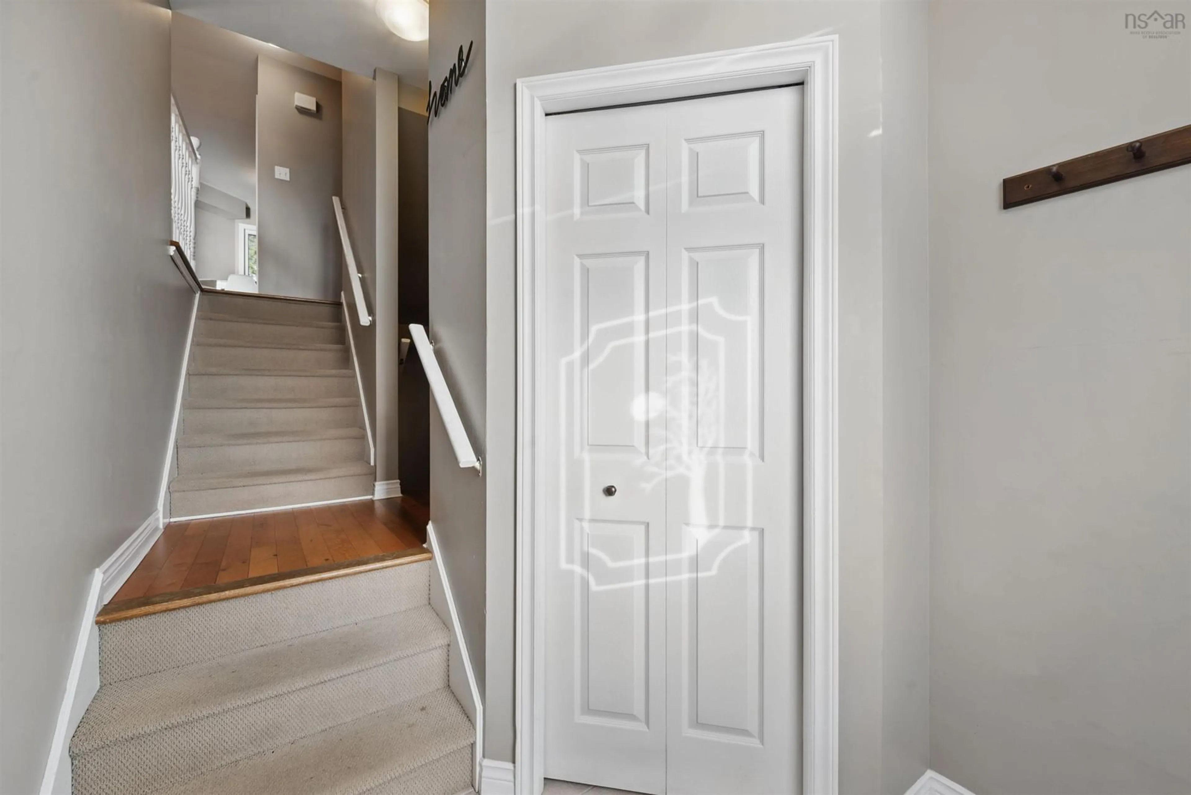 Indoor entryway for 25 Brookshire Crt, Bedford Nova Scotia B4A 4E2
