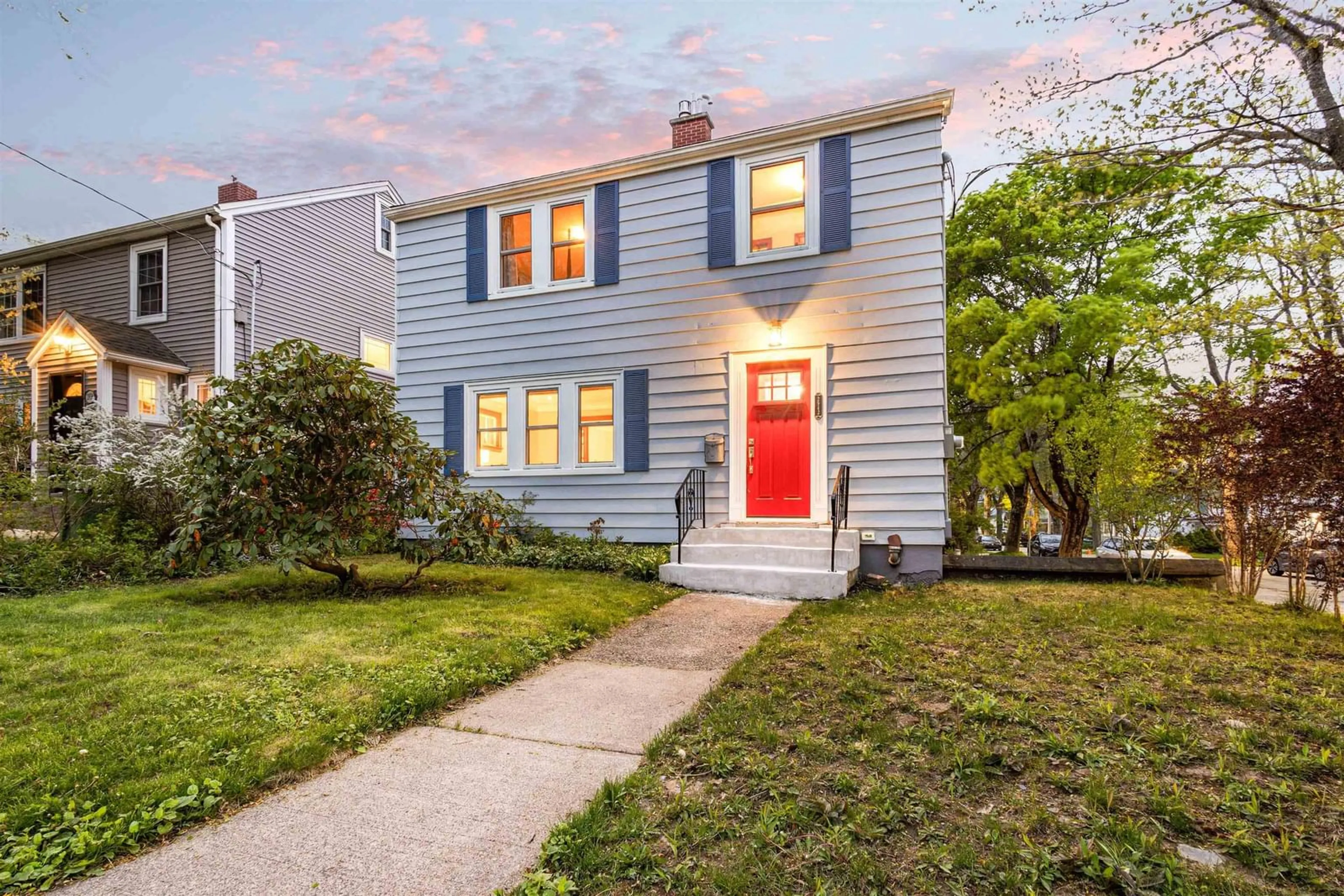 Home with vinyl exterior material, street for 2942 Oxford St, Halifax Nova Scotia B3L 2W1