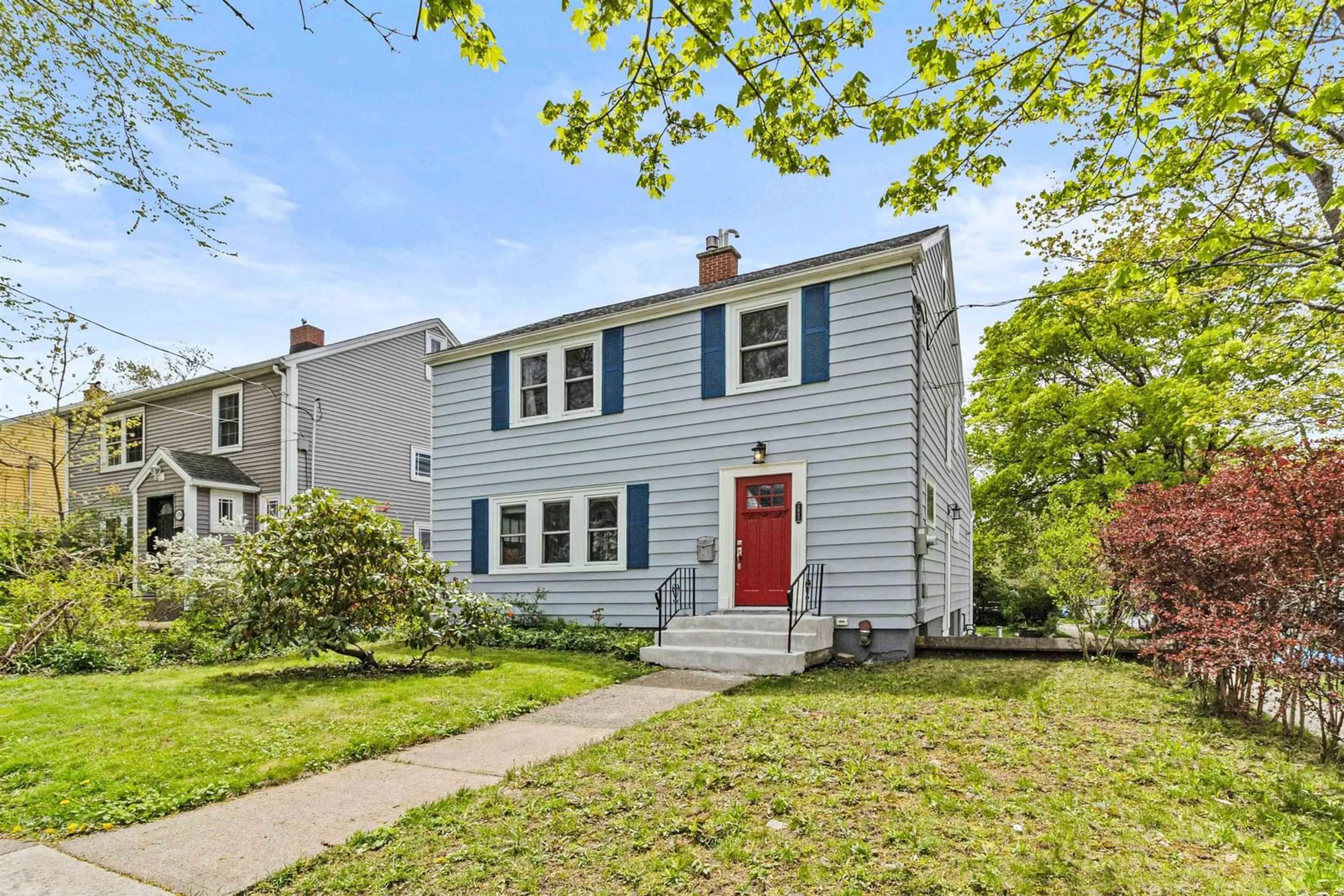 Home with vinyl exterior material, street for 2942 Oxford St, Halifax Nova Scotia B3L 2W1