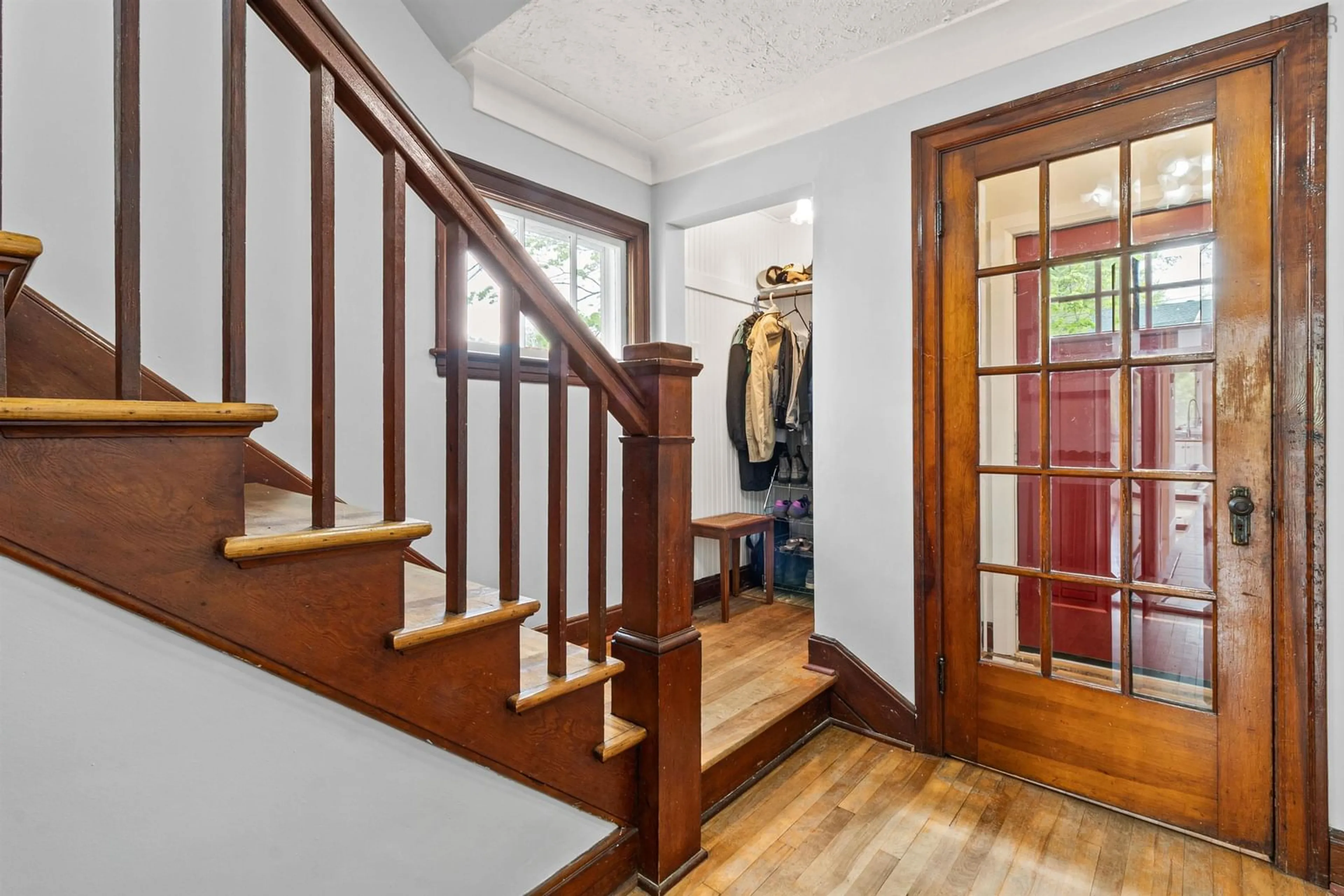 Indoor entryway for 2942 Oxford St, Halifax Nova Scotia B3L 2W1