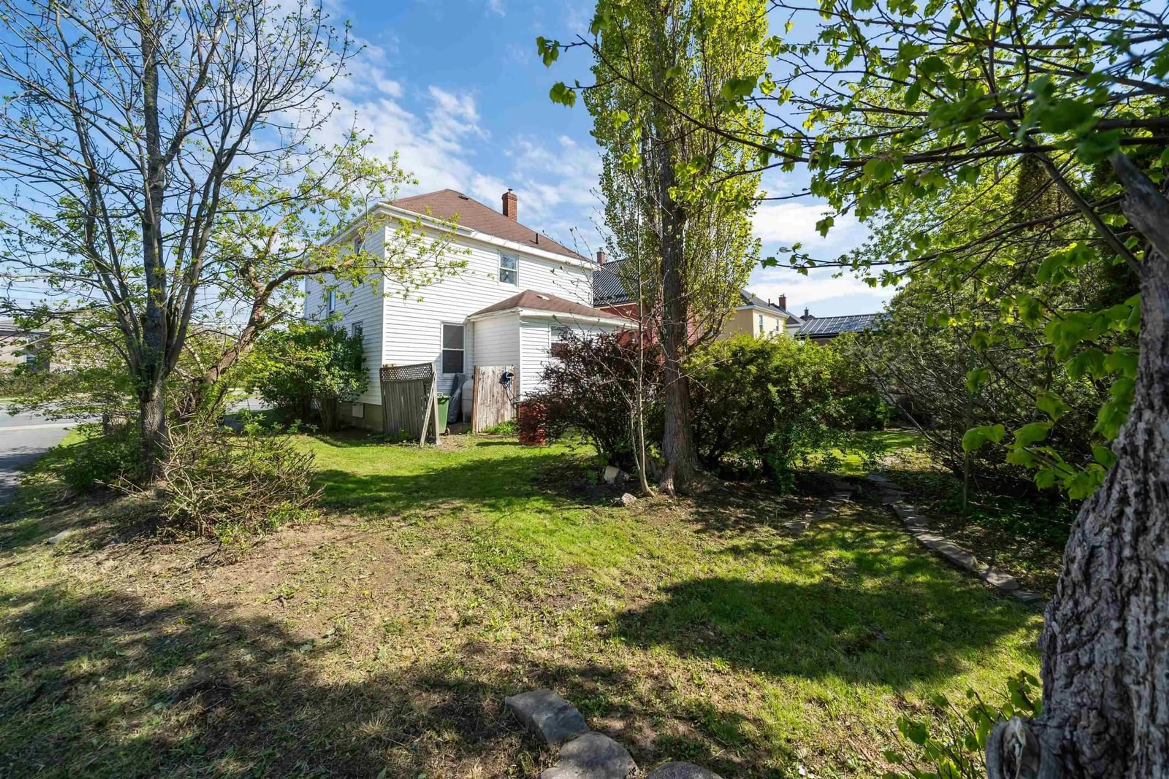 A pic from outside/outdoor area/front of a property/back of a property/a pic from drone, street for 489 South Frederick St, New Glasgow Nova Scotia B2H 5N2