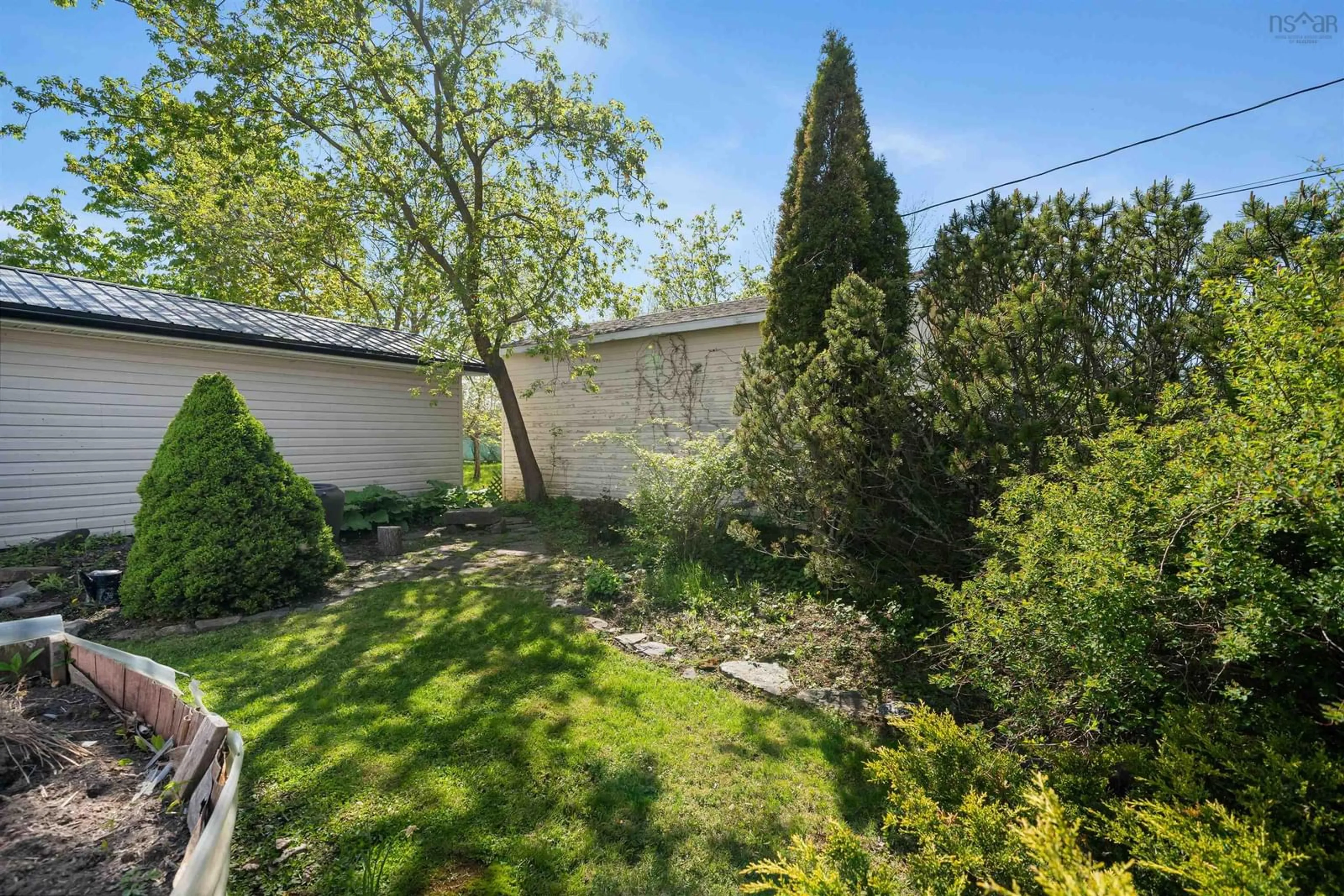 A pic from outside/outdoor area/front of a property/back of a property/a pic from drone, unknown for 489 South Frederick St, New Glasgow Nova Scotia B2H 5N2