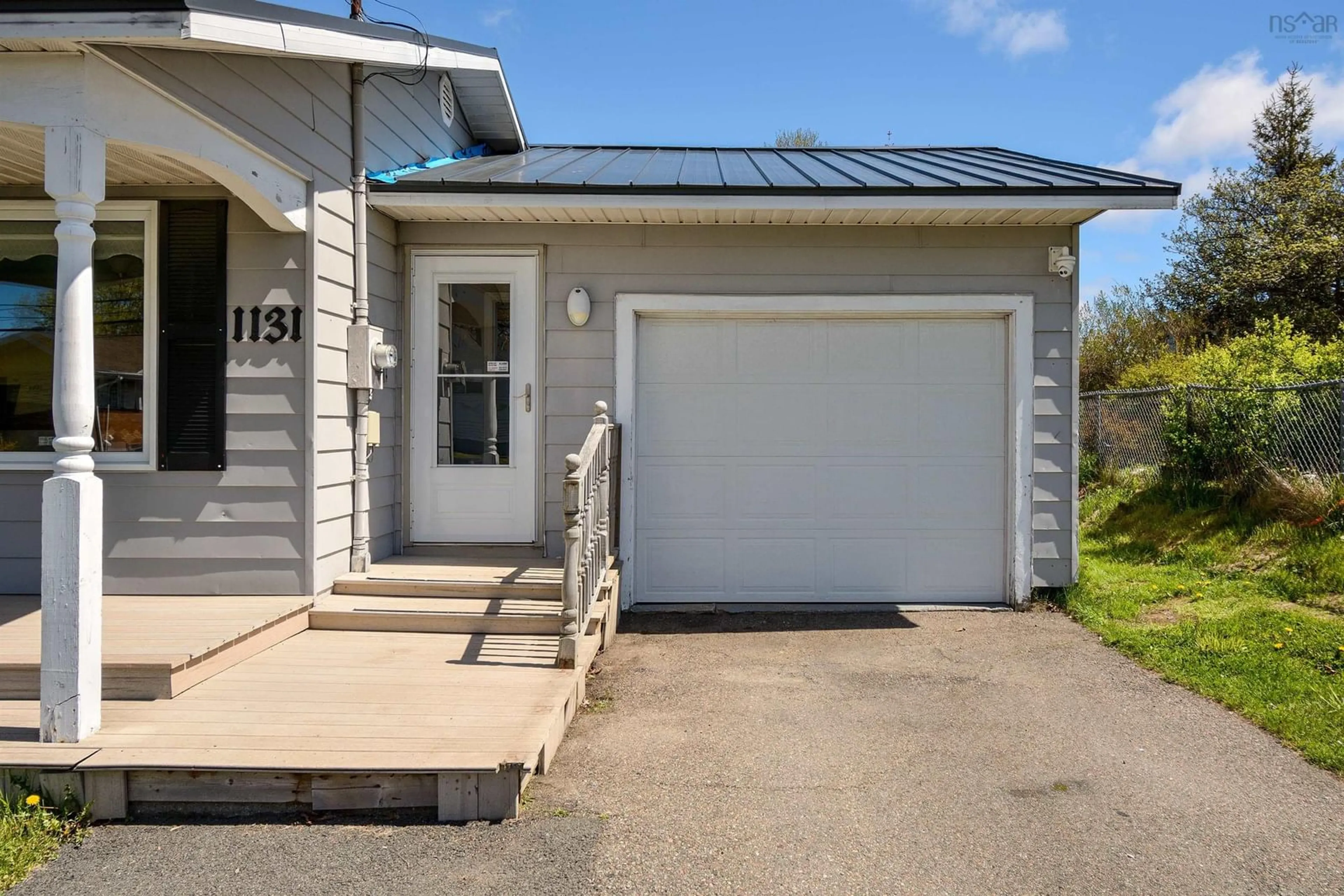 Indoor garage for 1131 George St, Sydney Nova Scotia B1P 1N4