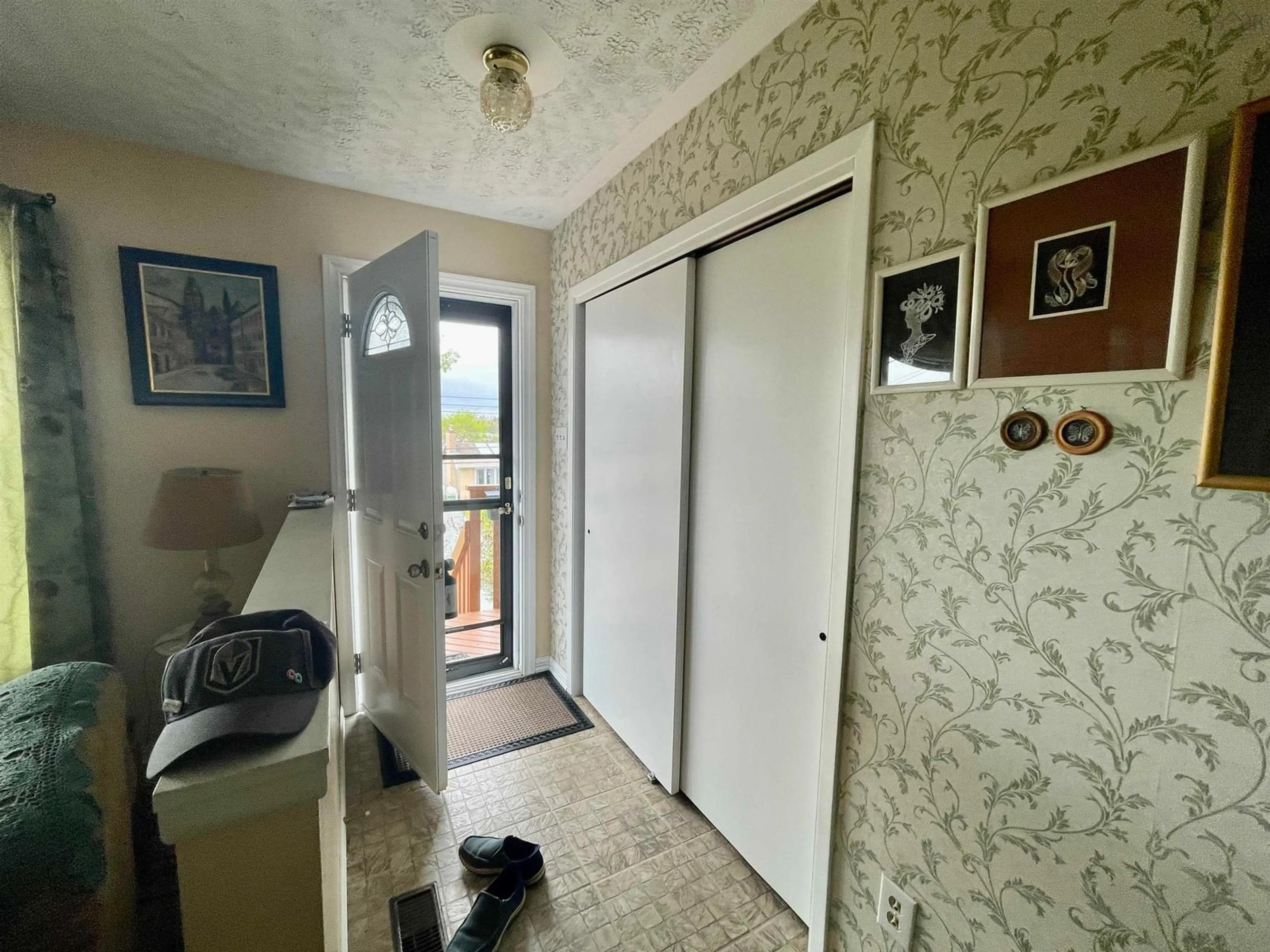 A pic of a room for 6 Cross Rd, Dartmouth Nova Scotia B2W 3G9