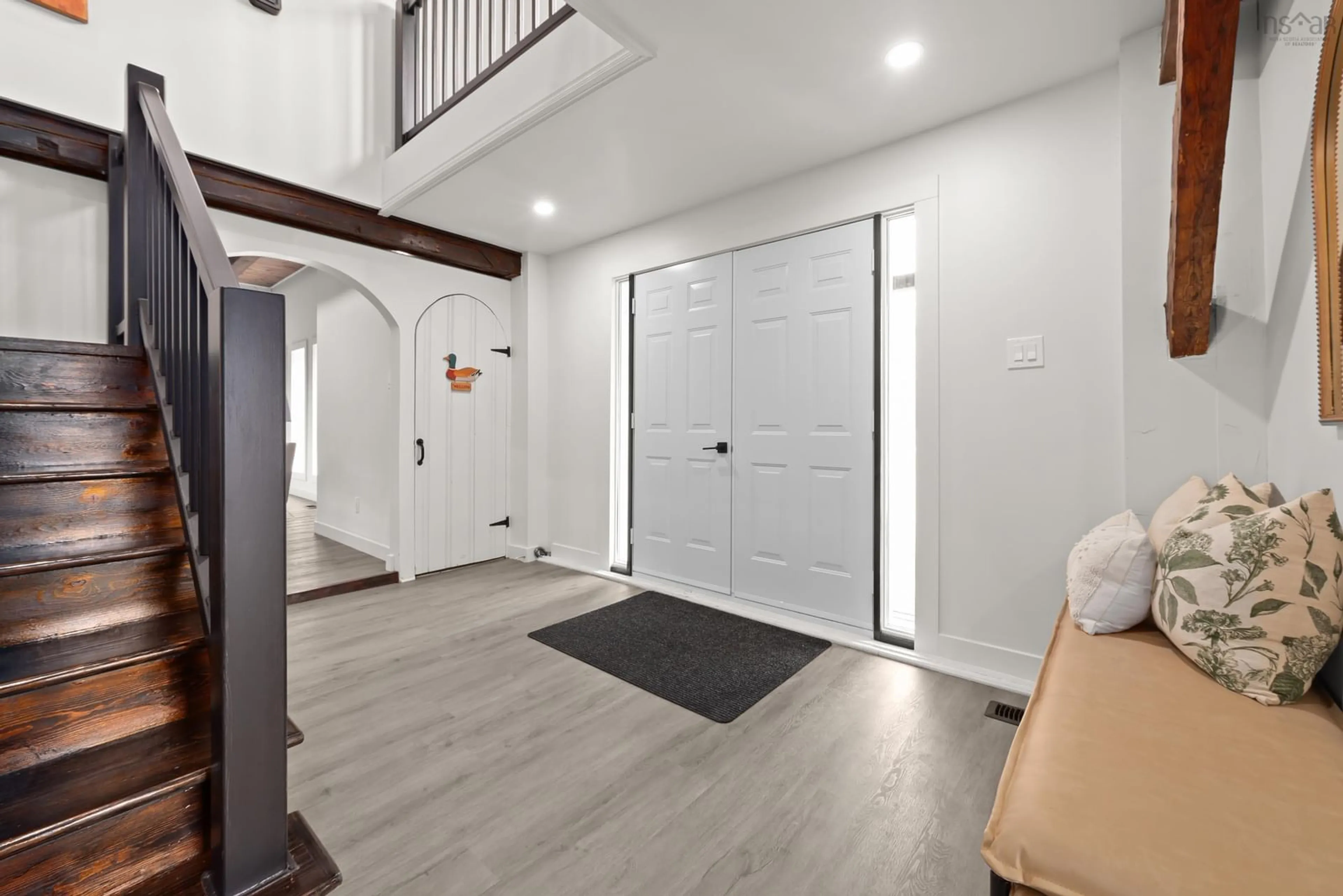 Indoor entryway for 1396 Stewiacke Rd, West St. Andrews Nova Scotia B0N 2J0