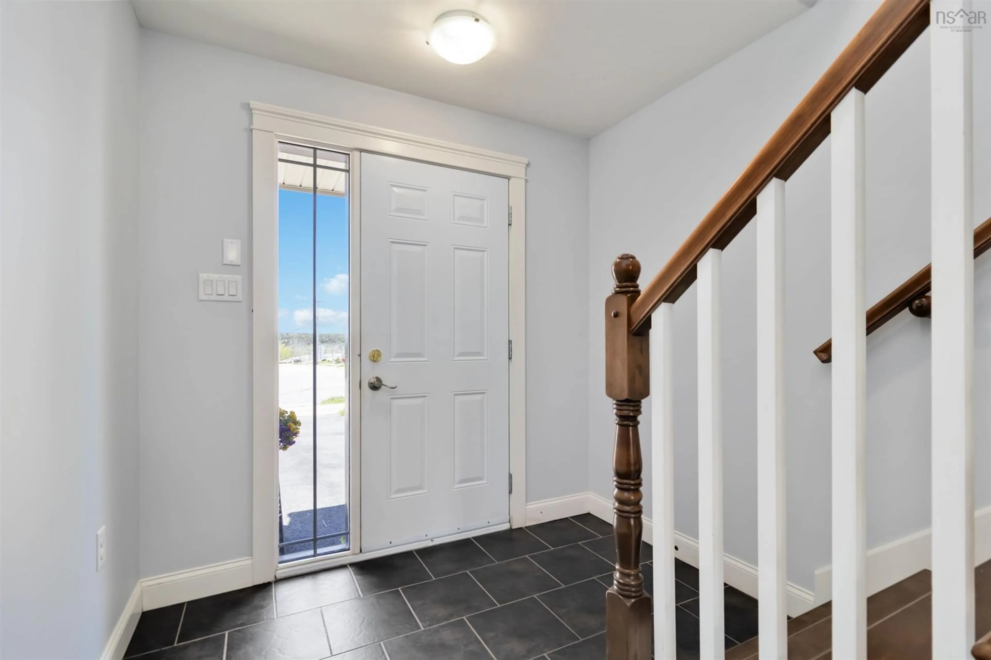 Indoor entryway for 207 Transom Dr, Halifax Nova Scotia B3M 4T8