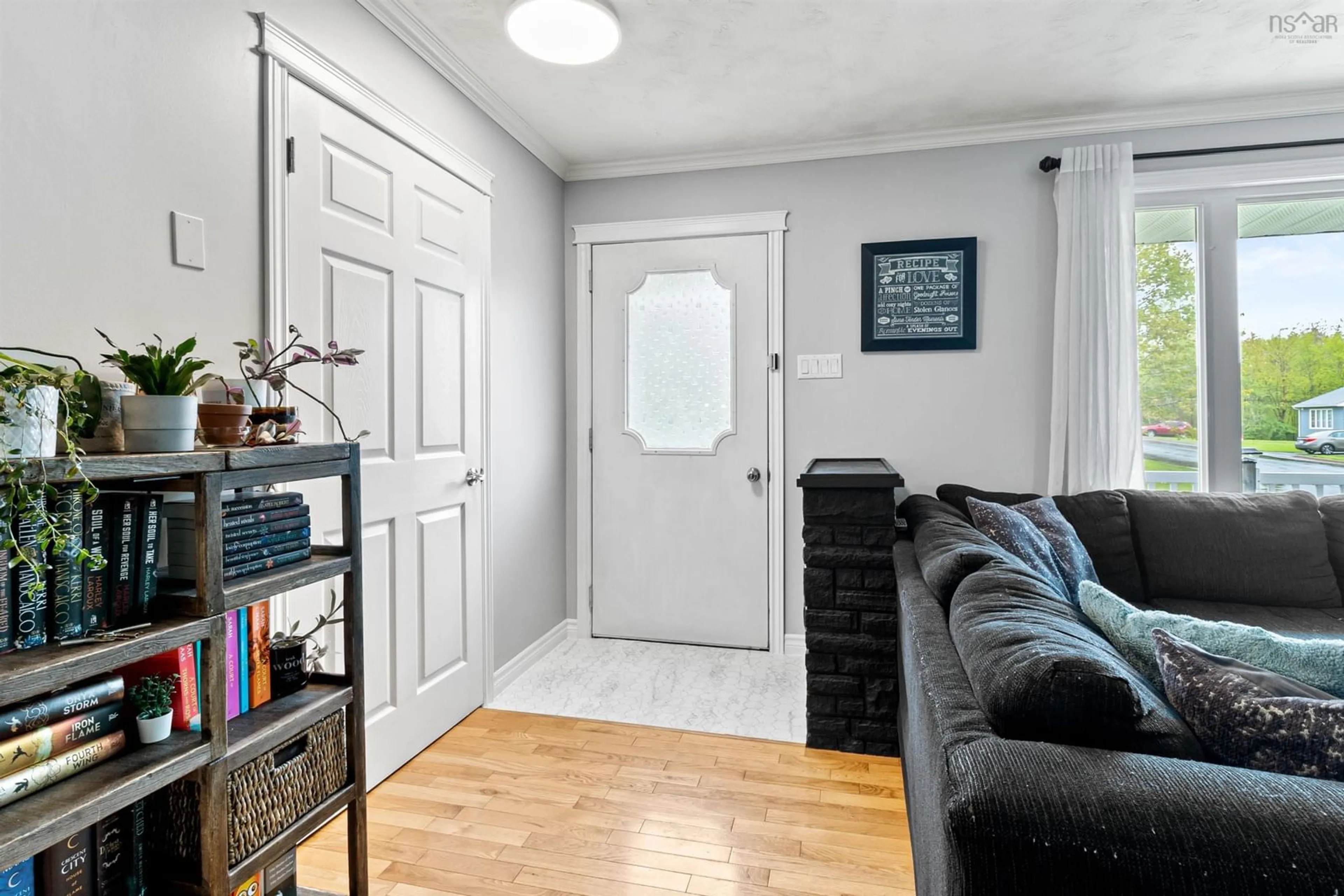 Indoor entryway for 81 Sapphire Cres, Lower Sackville Nova Scotia B4C 2T8