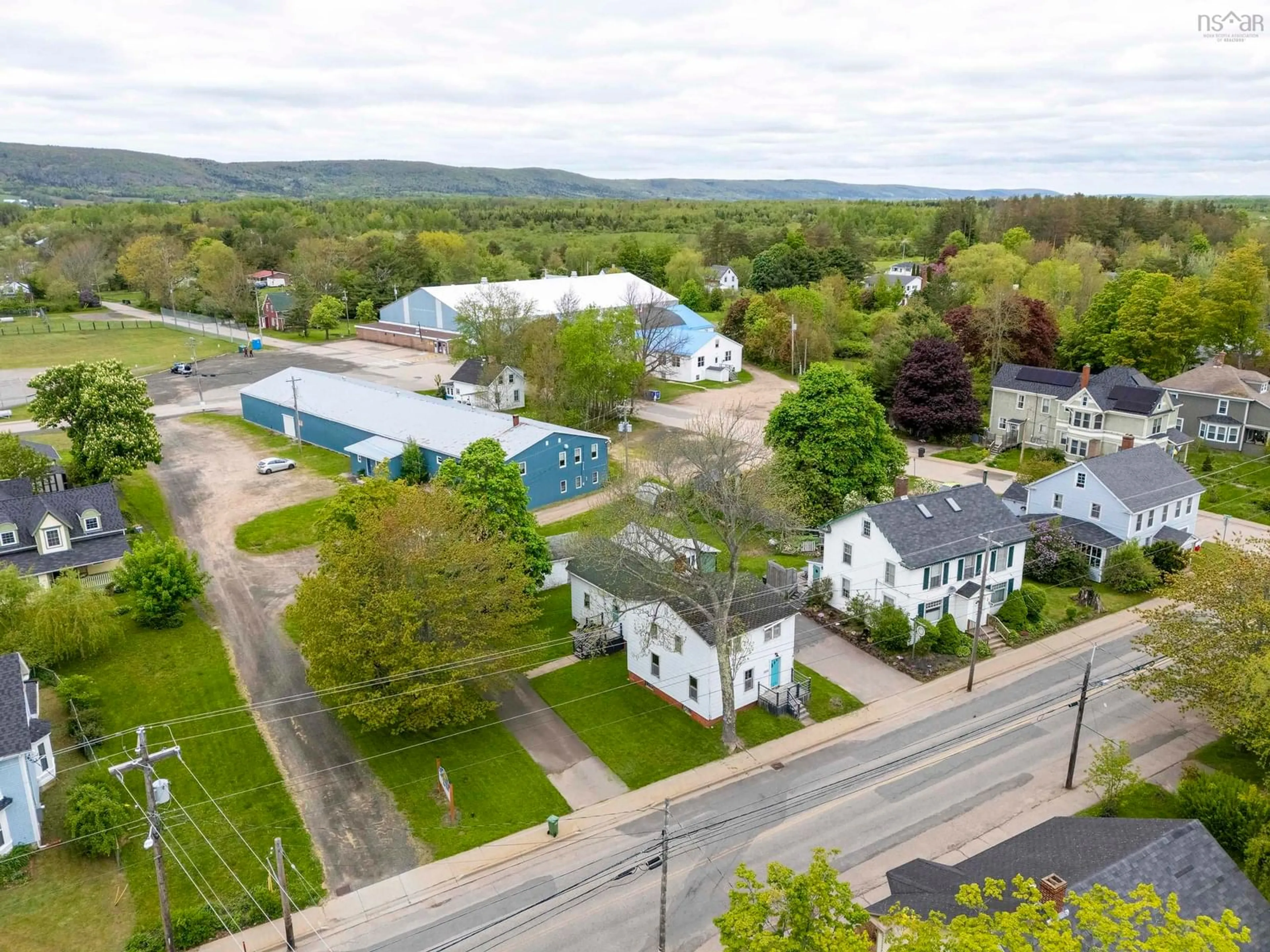 A pic from outside/outdoor area/front of a property/back of a property/a pic from drone, unknown for 335 Granville St, Bridgetown Nova Scotia B0S 1C0