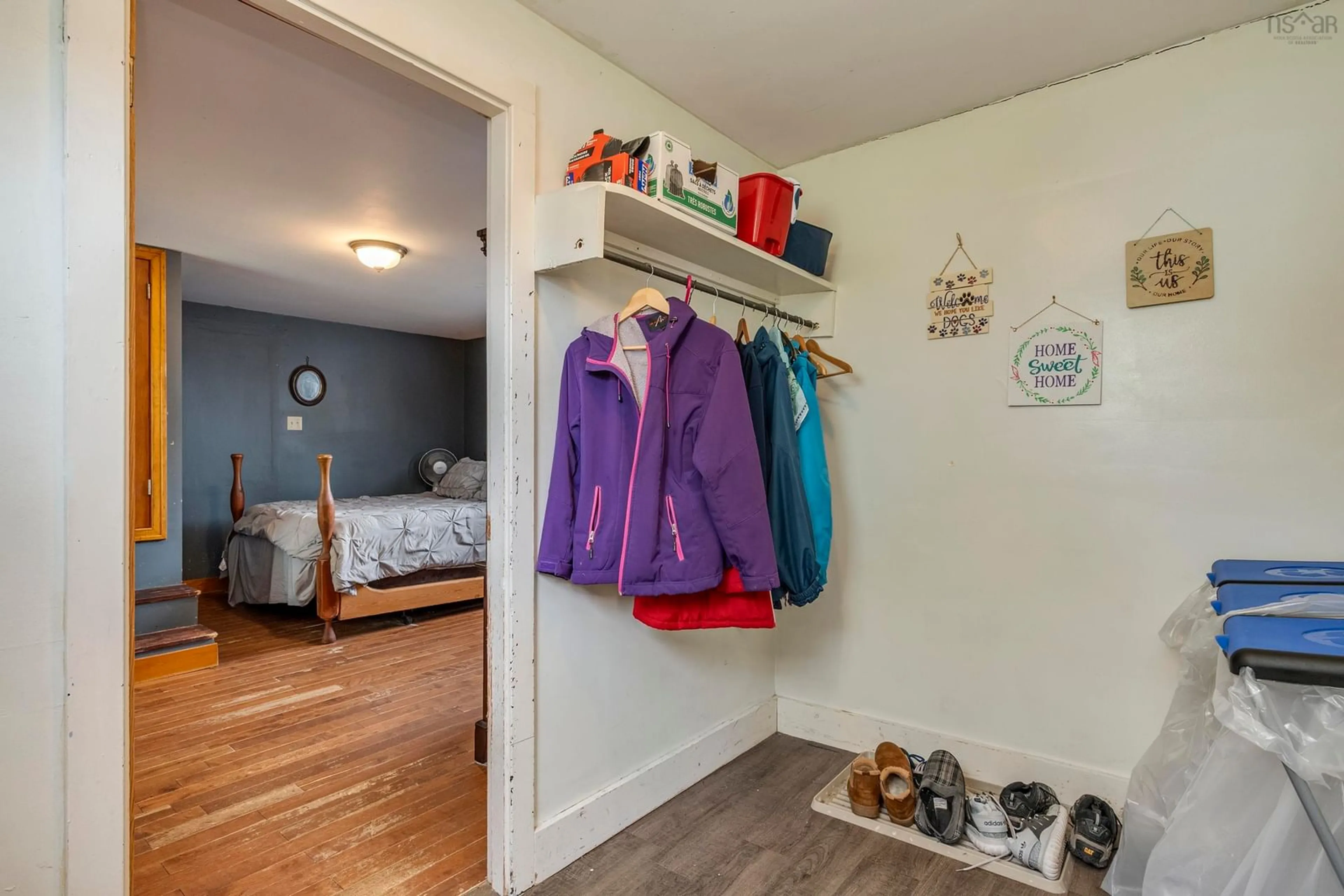 Indoor entryway for 335 Granville St, Bridgetown Nova Scotia B0S 1C0