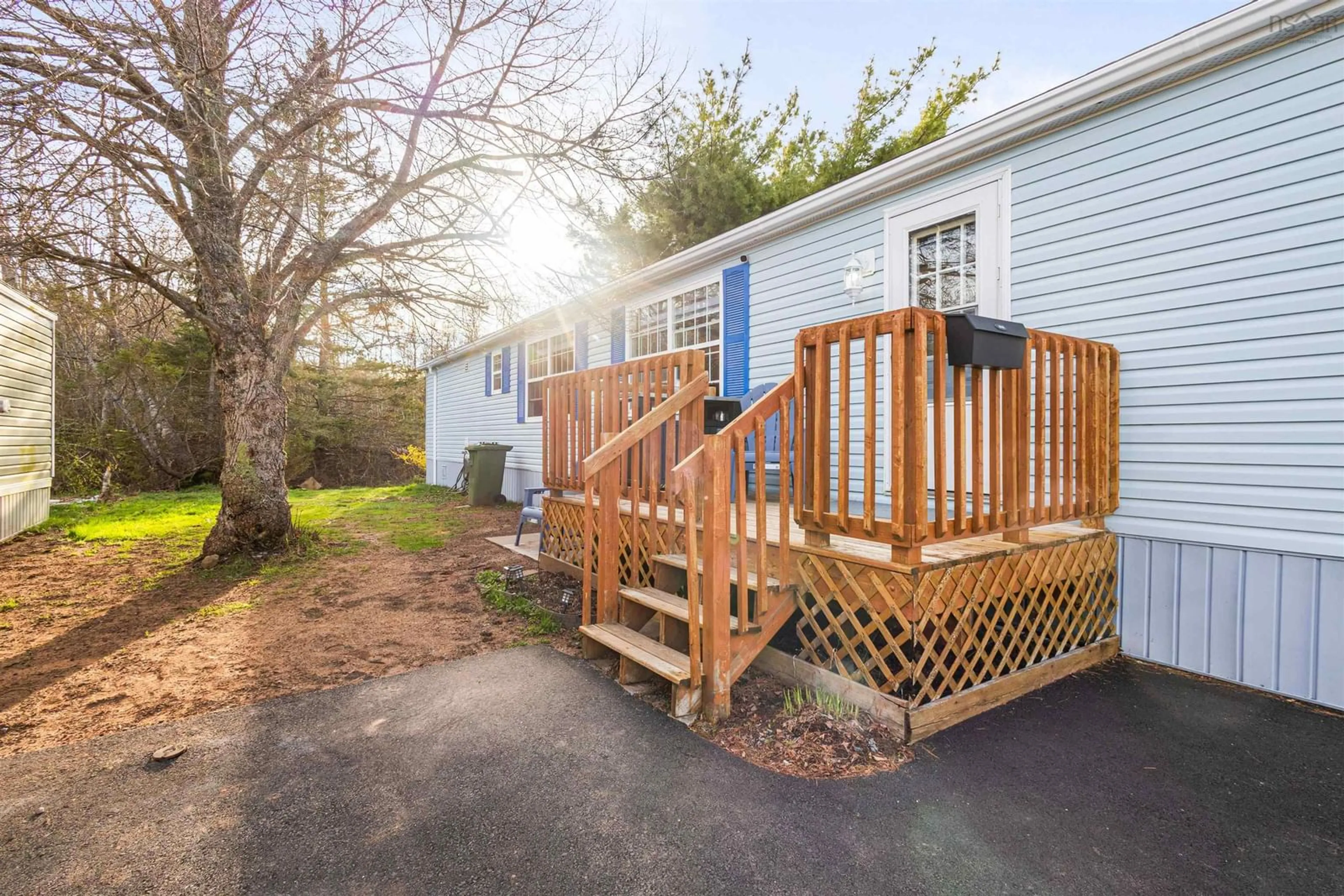 Unknown for 10 Apple St, Dartmouth Nova Scotia B2W 4W2