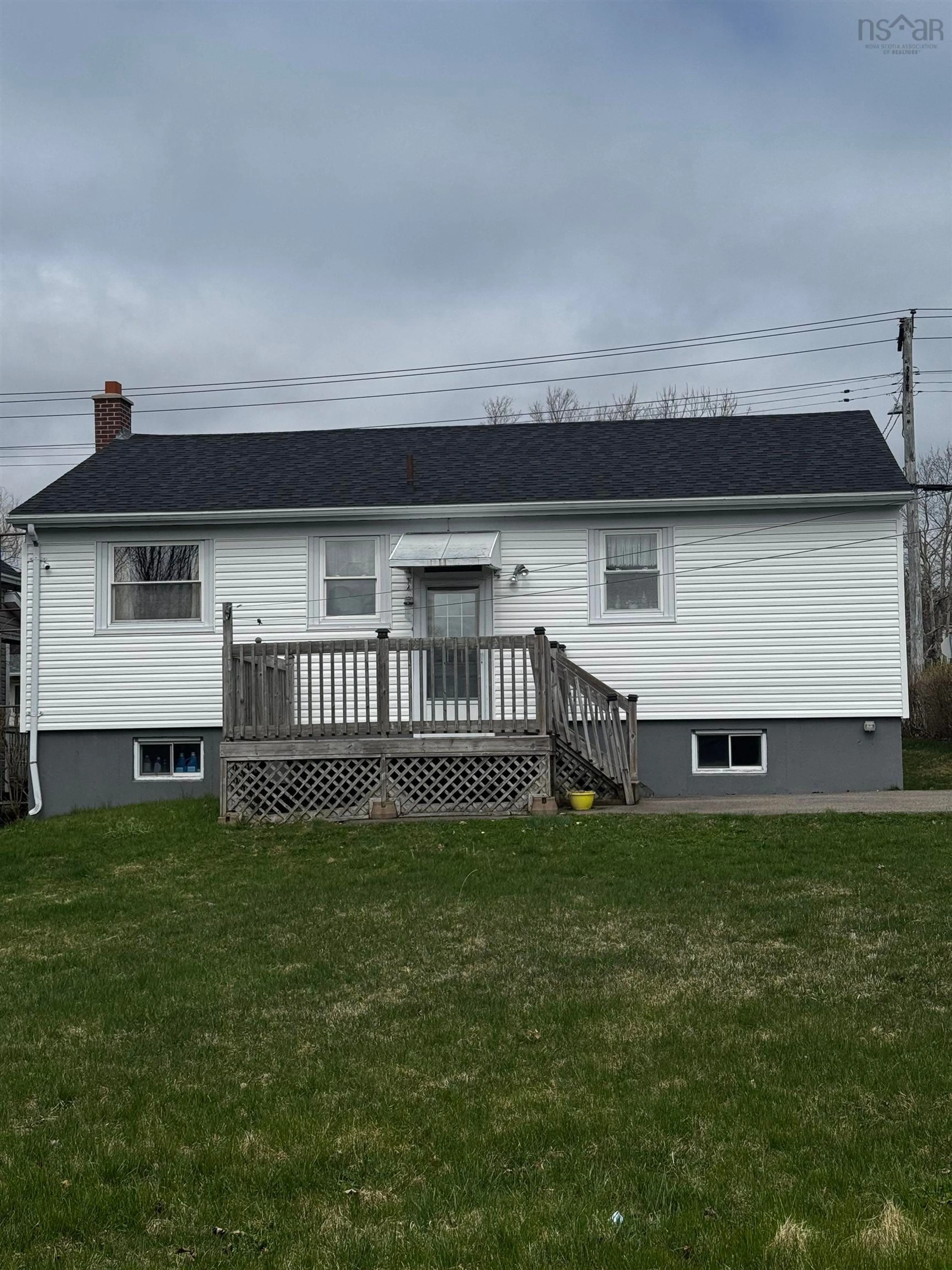 Home with vinyl exterior material, building for 186 Cabot St, Sydney Nova Scotia B1P 4E3