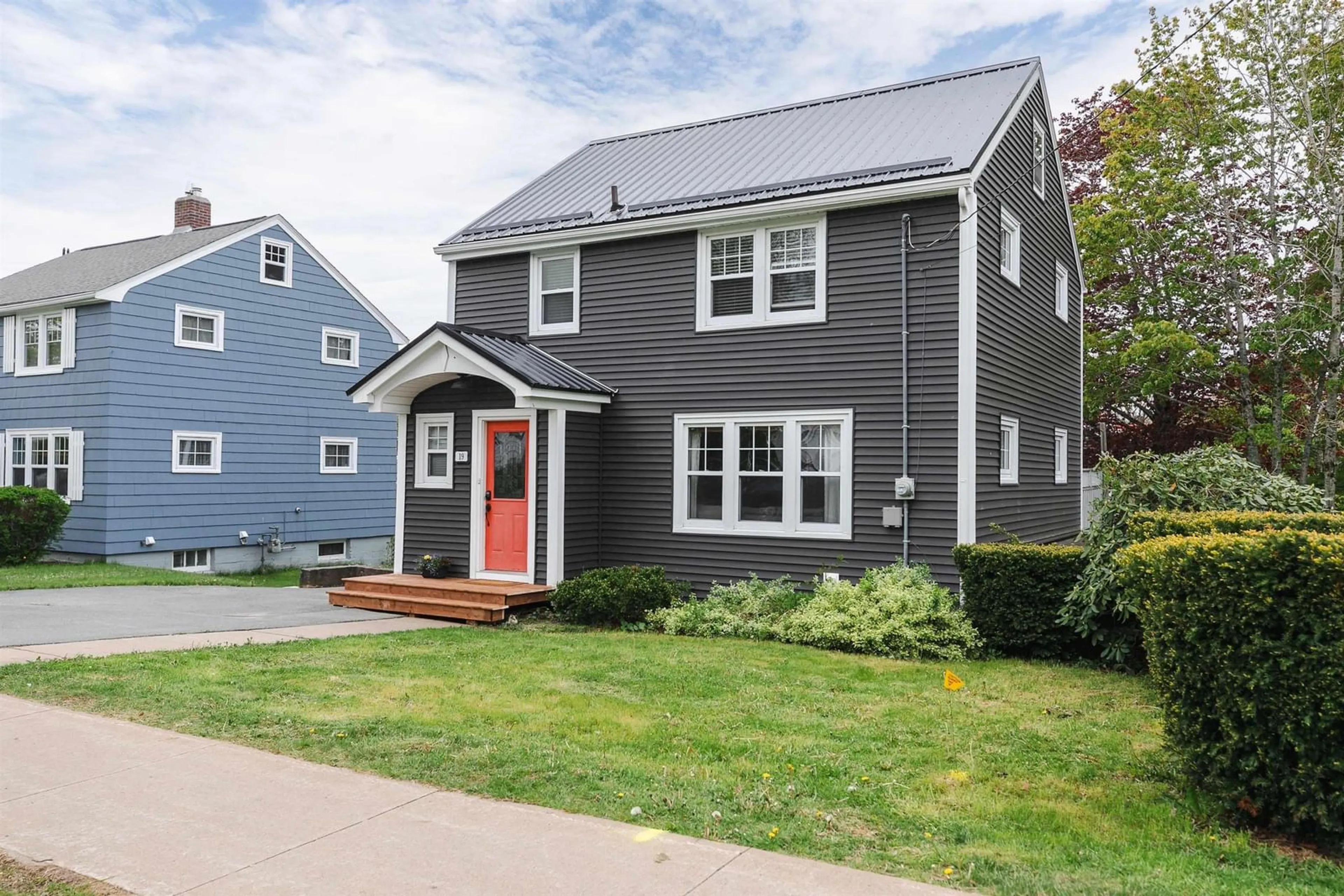 Home with vinyl exterior material, street for 19 Slayter St, Dartmouth Nova Scotia B3A 1Z8
