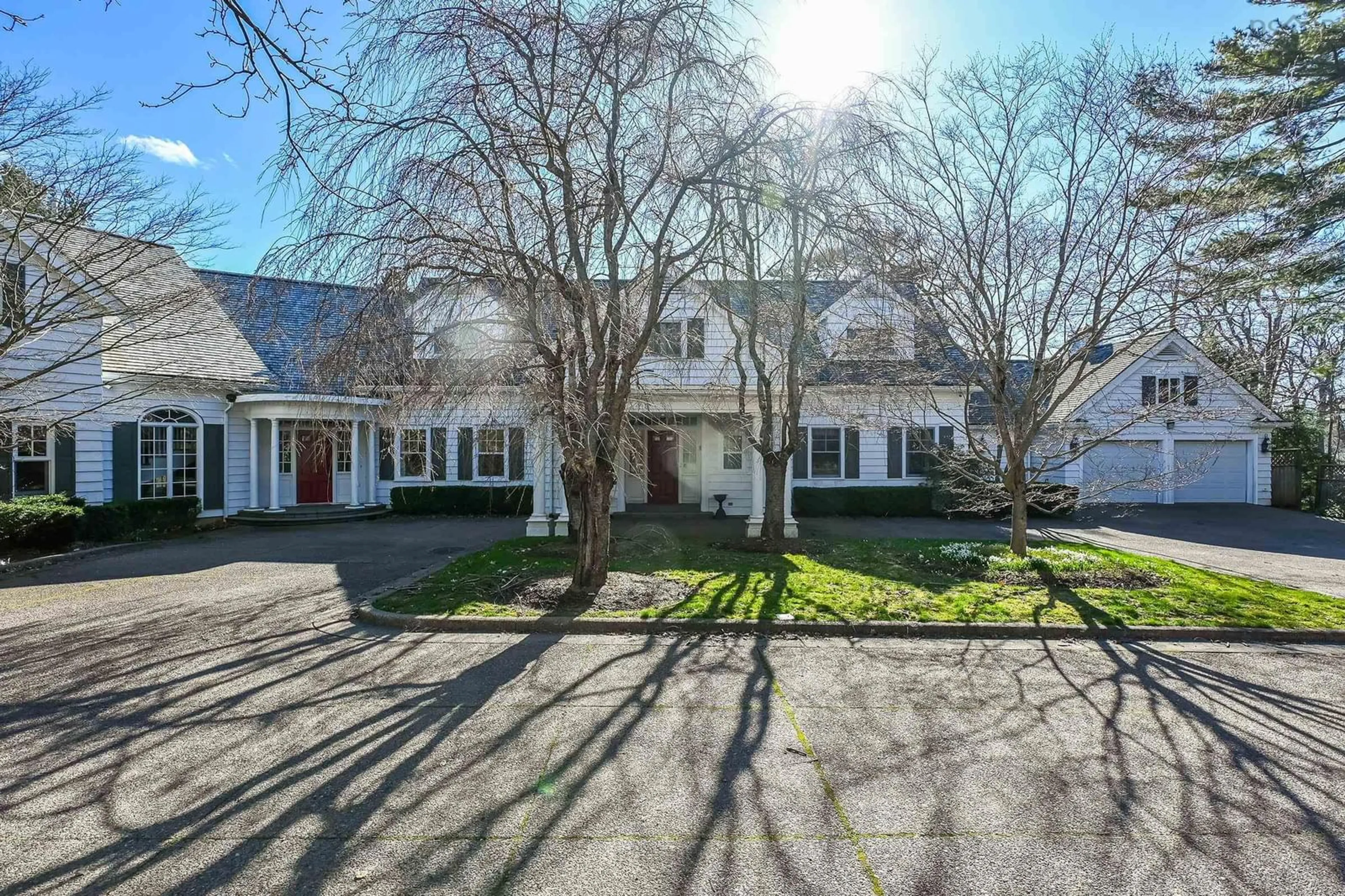 A pic from outside/outdoor area/front of a property/back of a property/a pic from drone, street for 1462 Thornvale Ave, Halifax Nova Scotia B3H 4C2