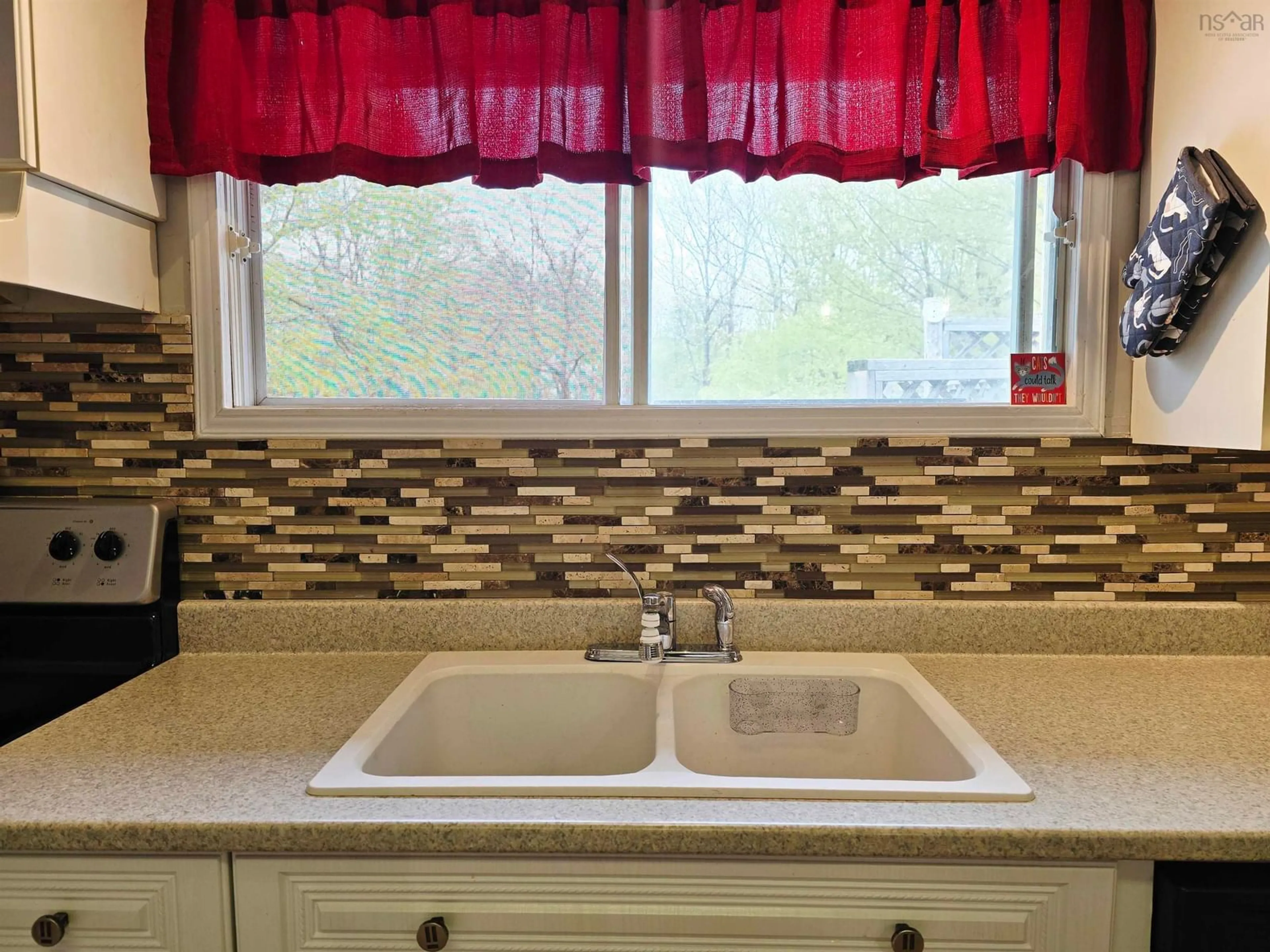 Standard kitchen, ceramic/tile floor for 94 Elliott St, Pictou Nova Scotia B0K 1H0