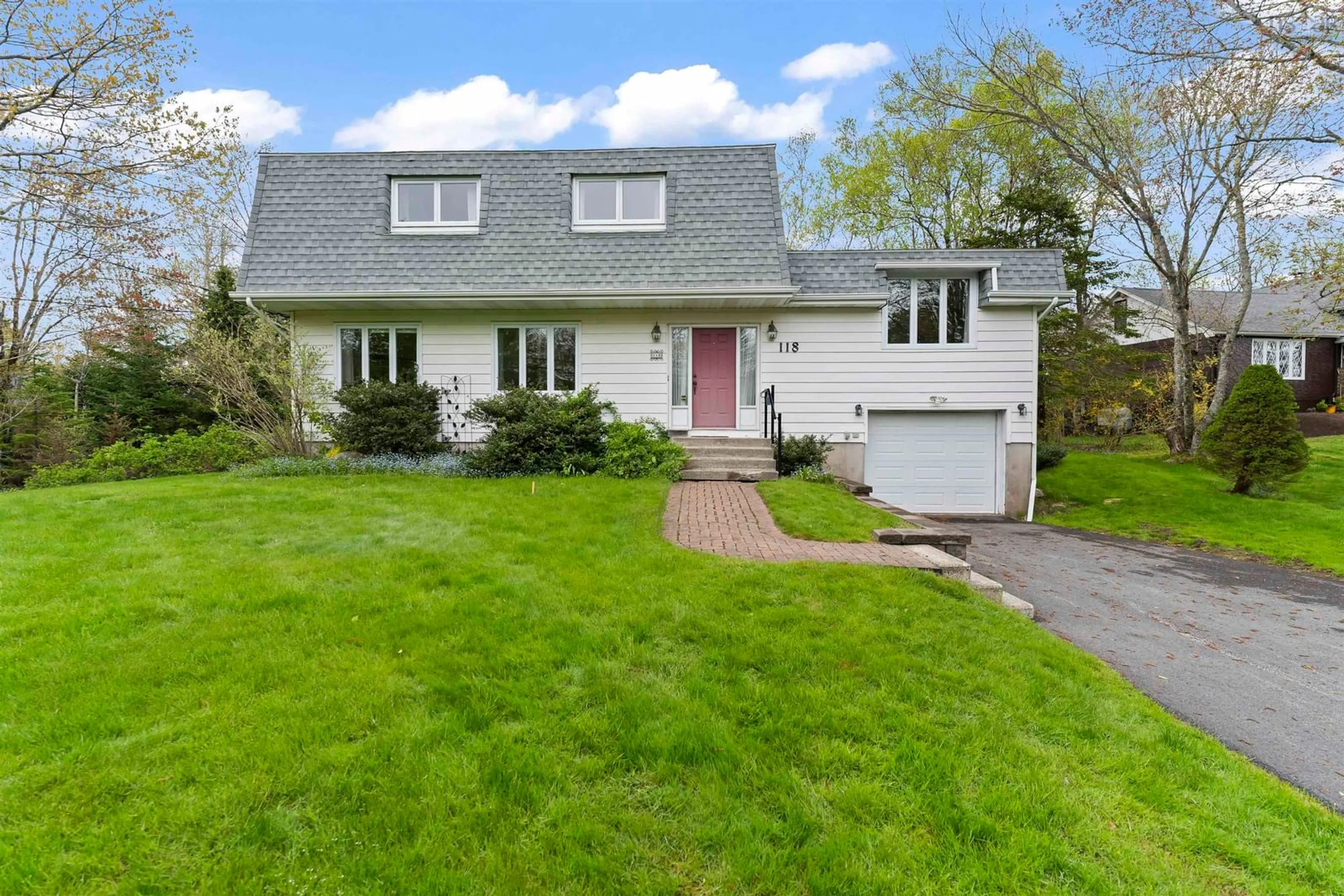 Home with vinyl exterior material, street for 118 Silver Birch Dr, Hubley Nova Scotia B3Z 1A8