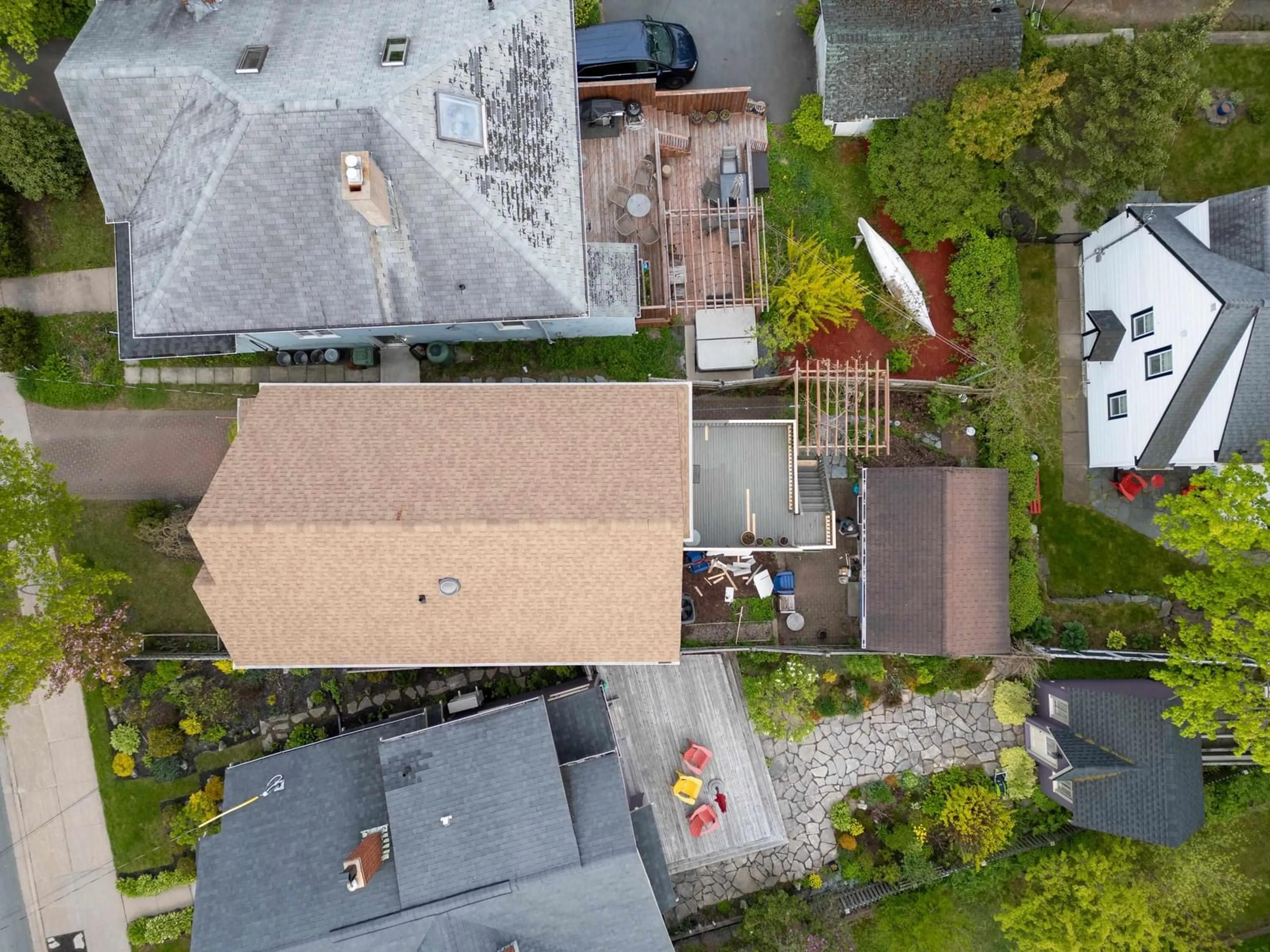 A pic from outside/outdoor area/front of a property/back of a property/a pic from drone, street for 282 Portland Street, Dartmouth Nova Scotia B2Y 1J9