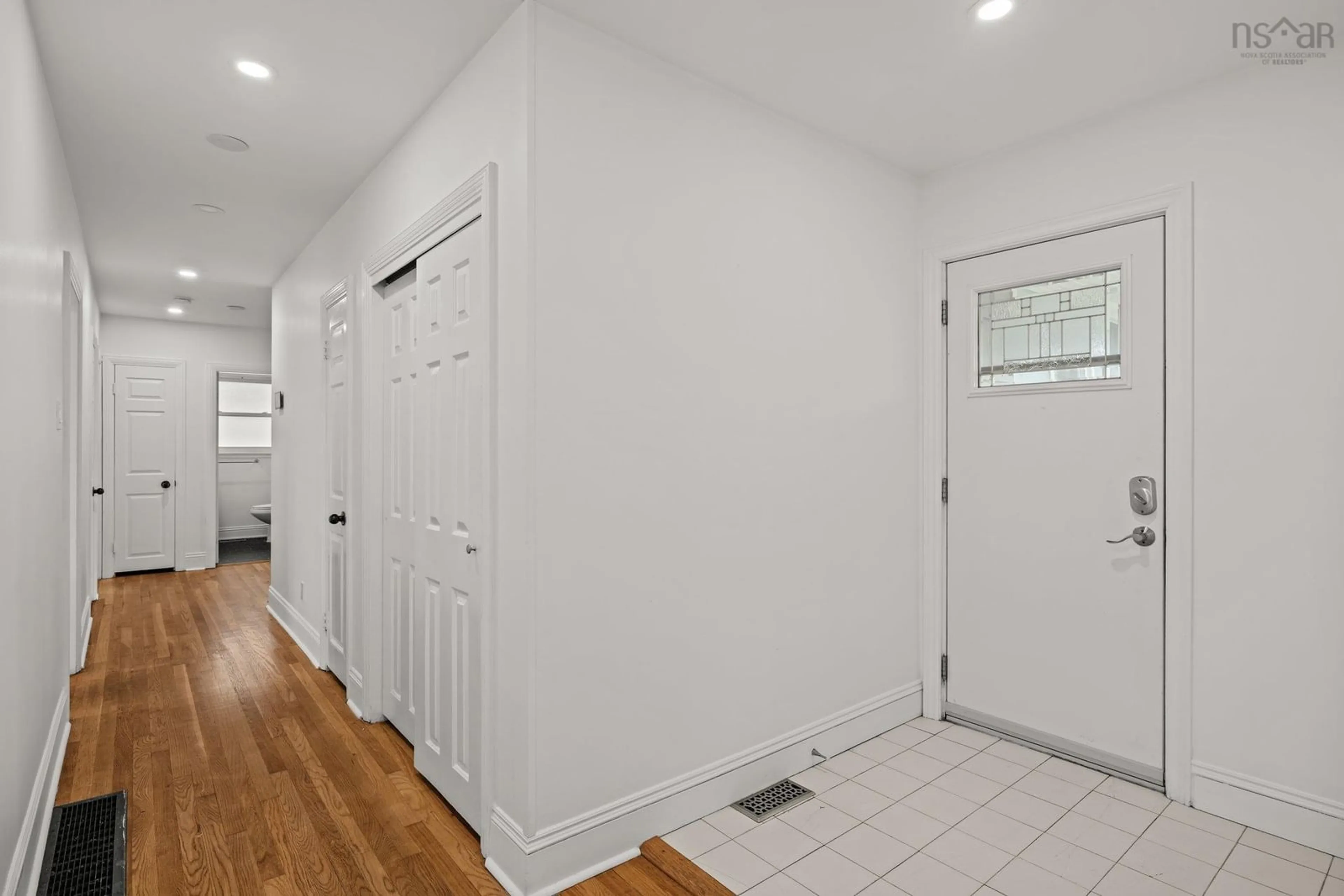 Indoor entryway for 1 Grandview Dr, Dartmouth Nova Scotia B2W 1X4