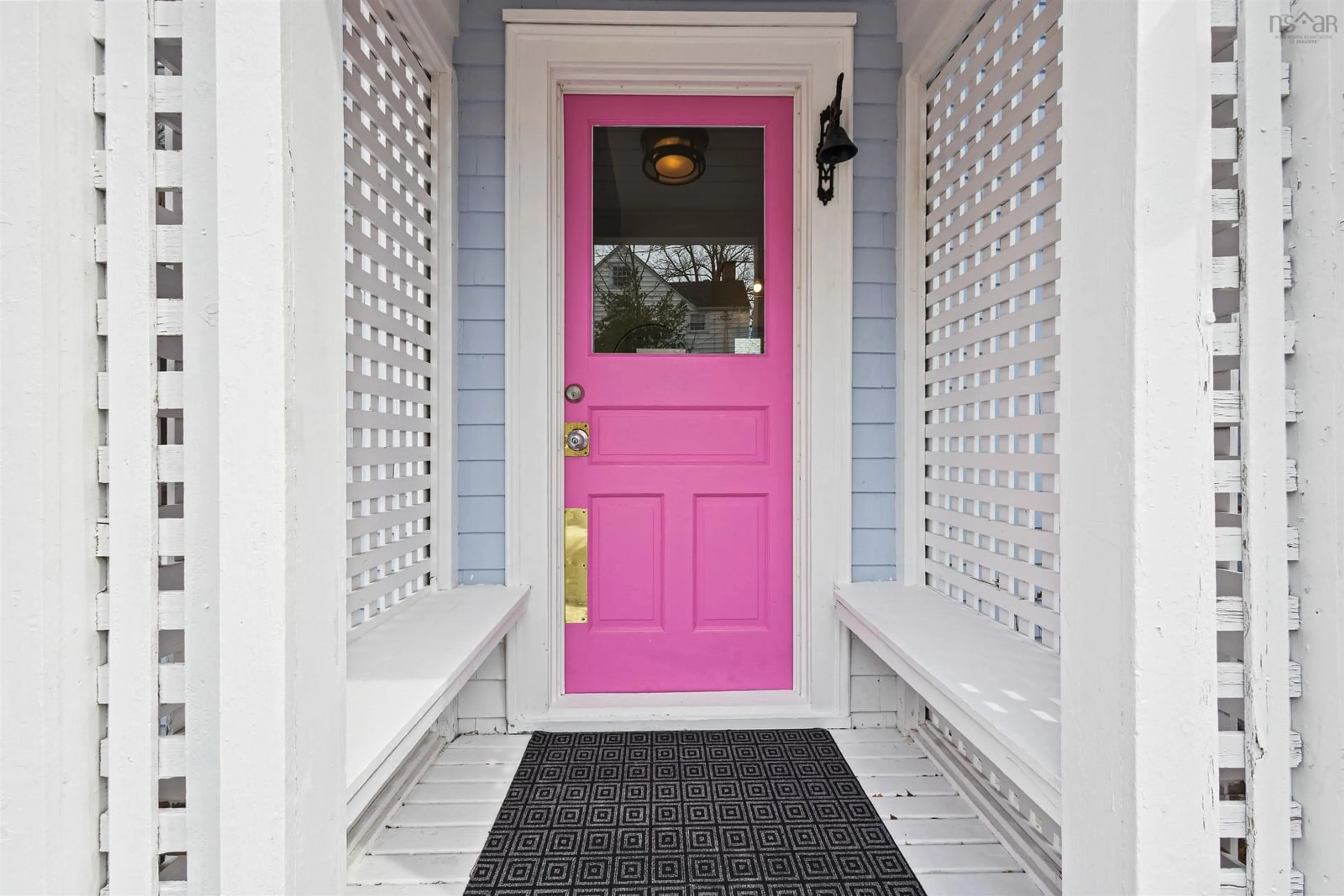 Indoor entryway for 93 Queen St, Chester Nova Scotia B0J 1H0