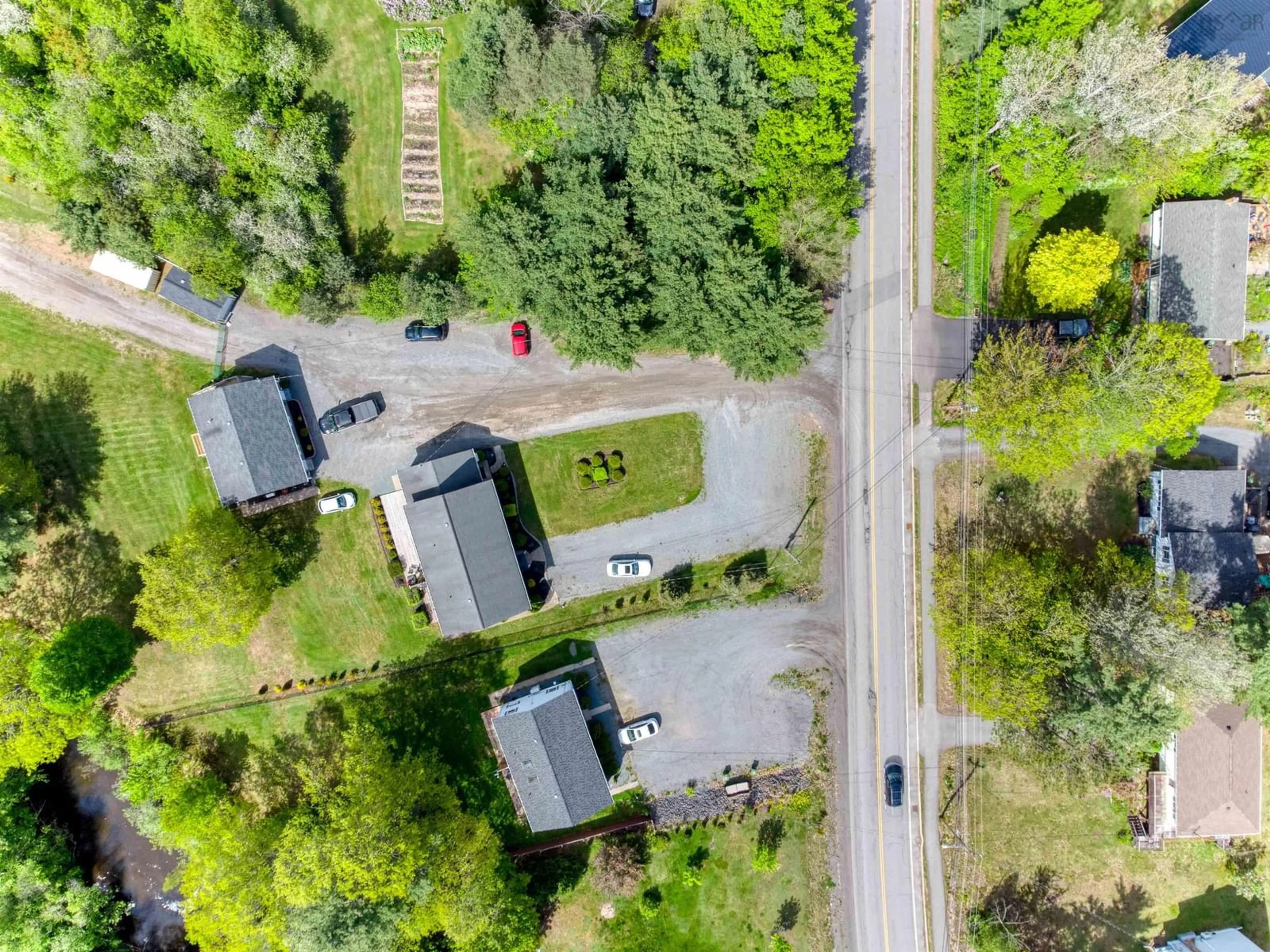 A pic from outside/outdoor area/front of a property/back of a property/a pic from drone, street for 2989-2993 Lovett Road, Coldbrook Nova Scotia B4R 1A4