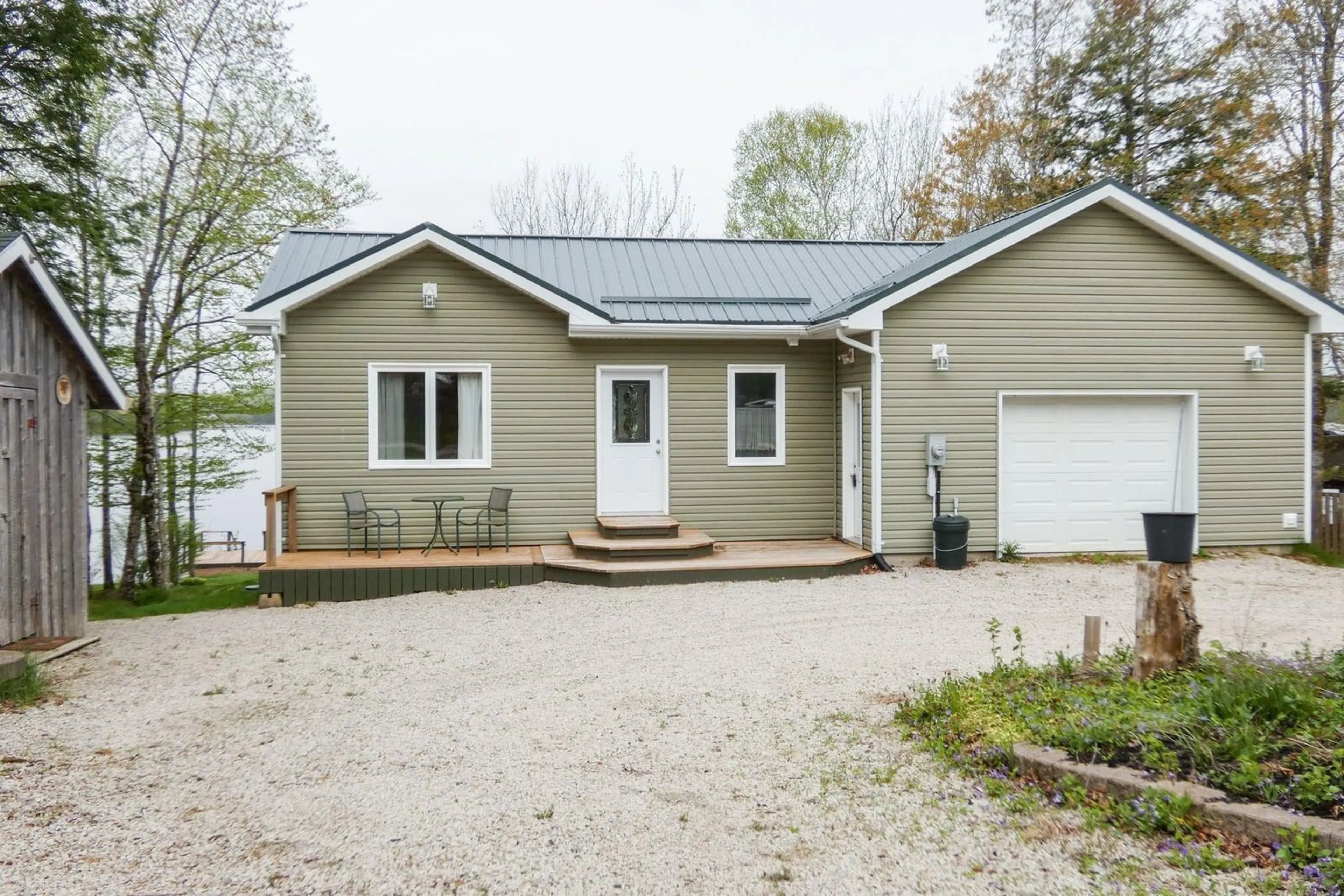 Home with vinyl exterior material, unknown for 377 Wallaback Dr, New Ross Nova Scotia B0J 2M0