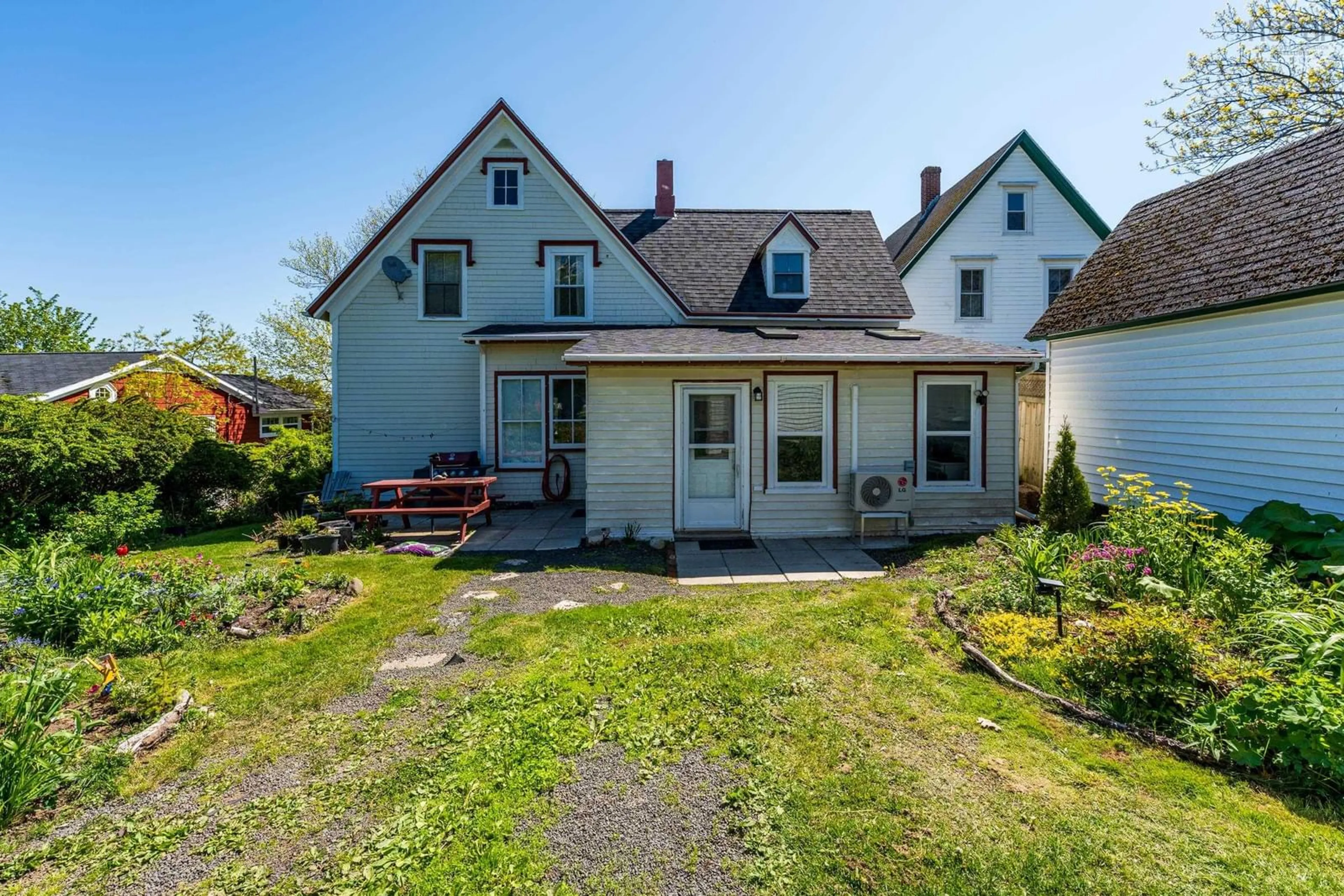 A pic from outside/outdoor area/front of a property/back of a property/a pic from drone, street for 65/67 Montague Row, Digby Nova Scotia B0V 1A0