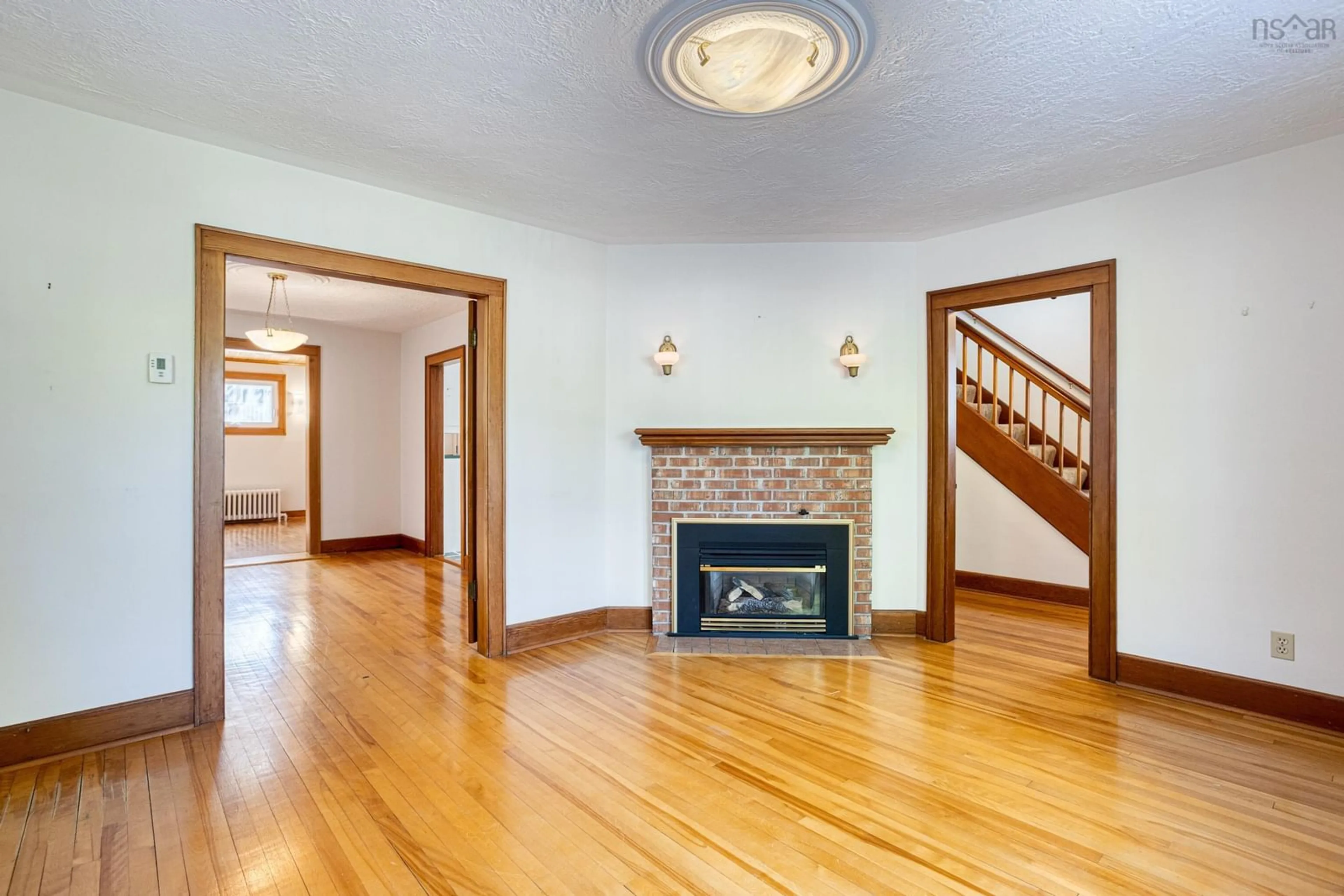 Indoor foyer for 2405 Connaught Ave, Halifax Nova Scotia B3L 2Z5