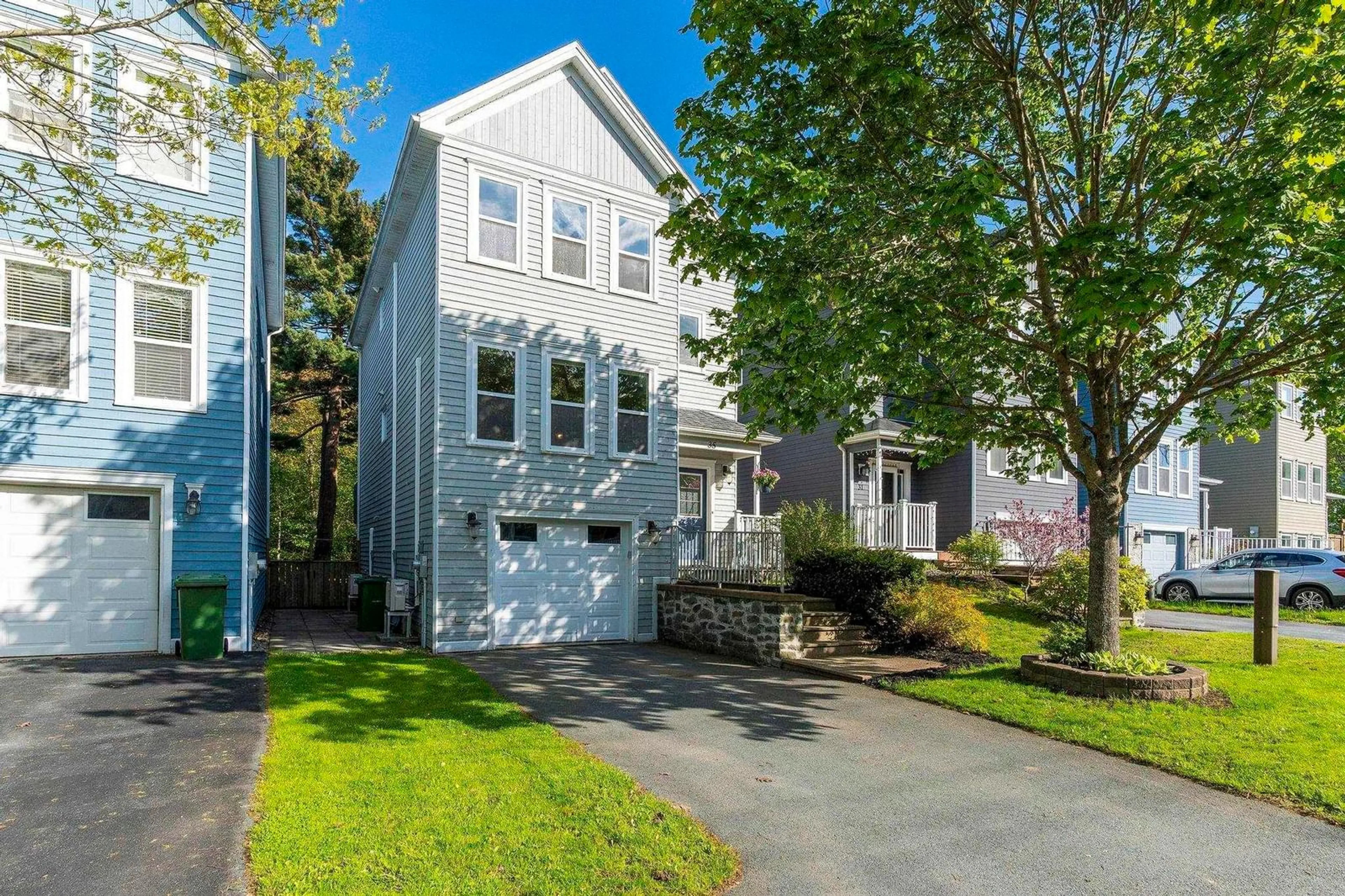 Home with vinyl exterior material, street for 35 South Ridge Cir, Dartmouth Nova Scotia B3A 4Z2