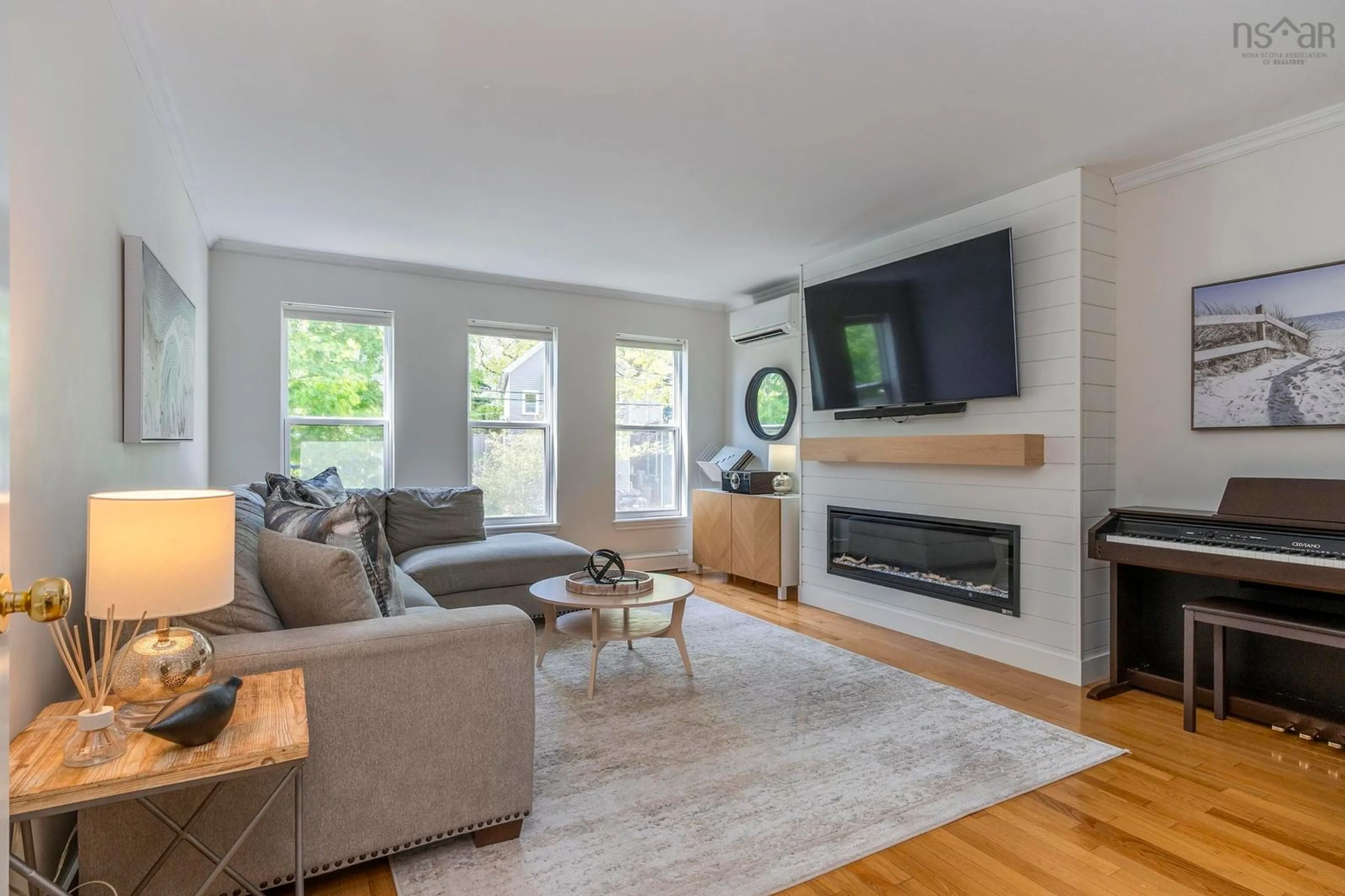 Living room with furniture, wood/laminate floor for 35 South Ridge Cir, Dartmouth Nova Scotia B3A 4Z2