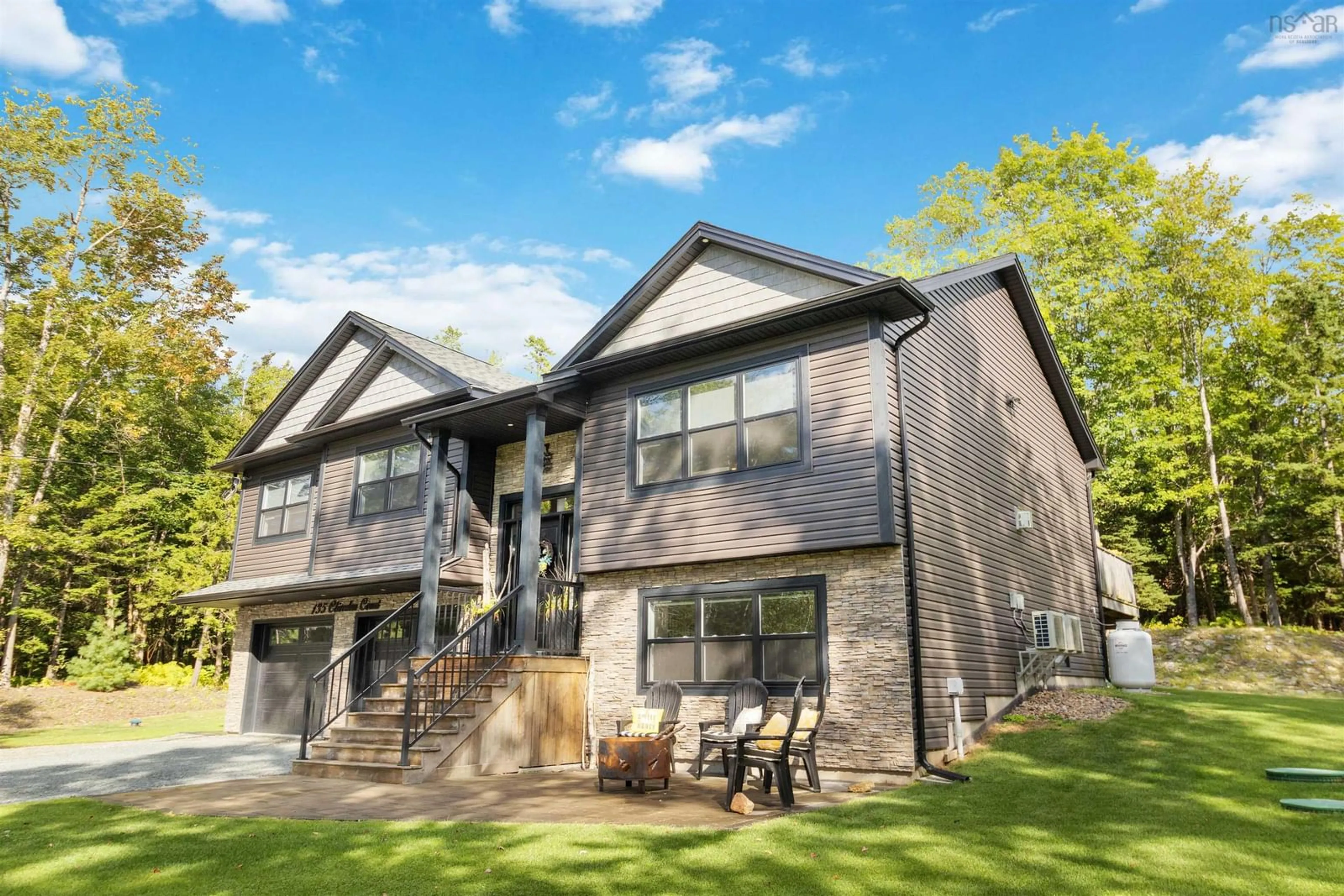 Home with vinyl exterior material, unknown for 135 Clivedon Crt, Fall River Nova Scotia B2T 0L5