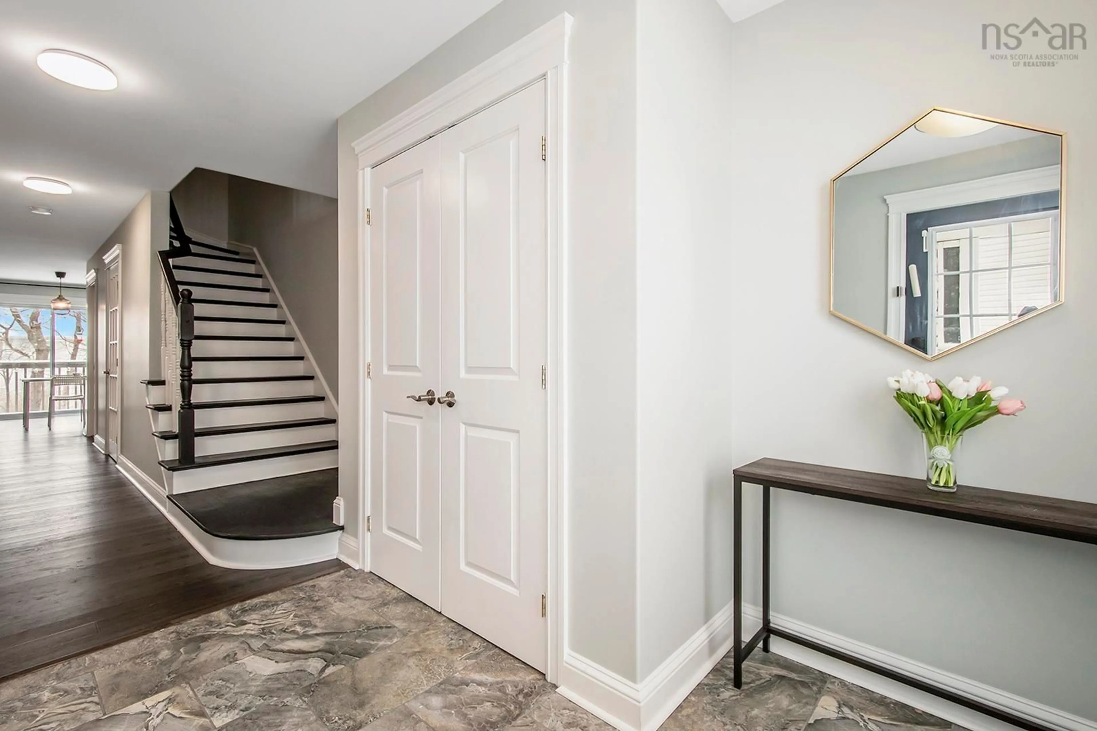 Indoor entryway for 33 Ridgestone Crt, Halifax Nova Scotia B3N 3H8