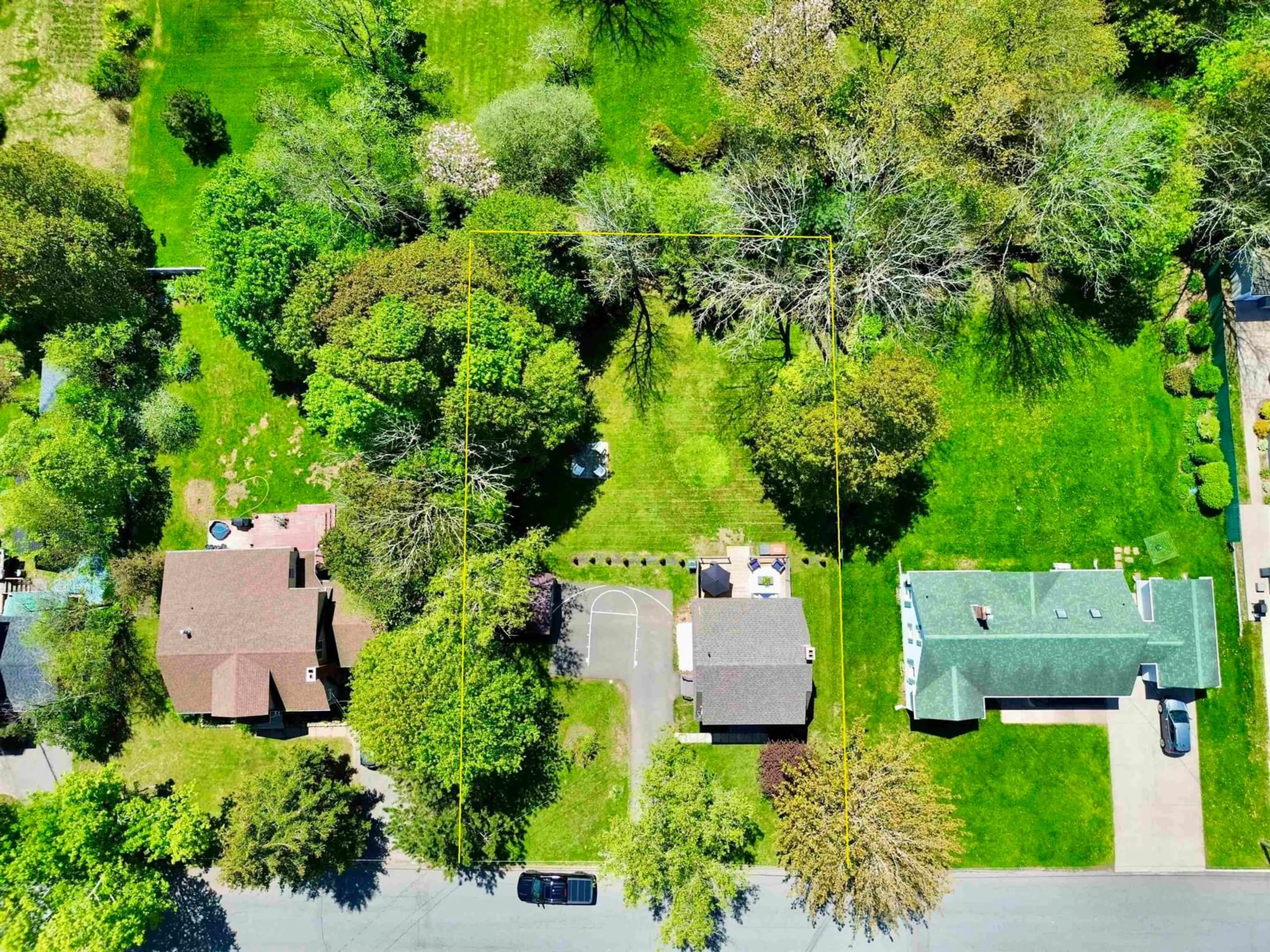 A pic from outside/outdoor area/front of a property/back of a property/a pic from drone, street for 37 Regent St, Amherst Nova Scotia B4H 3S8